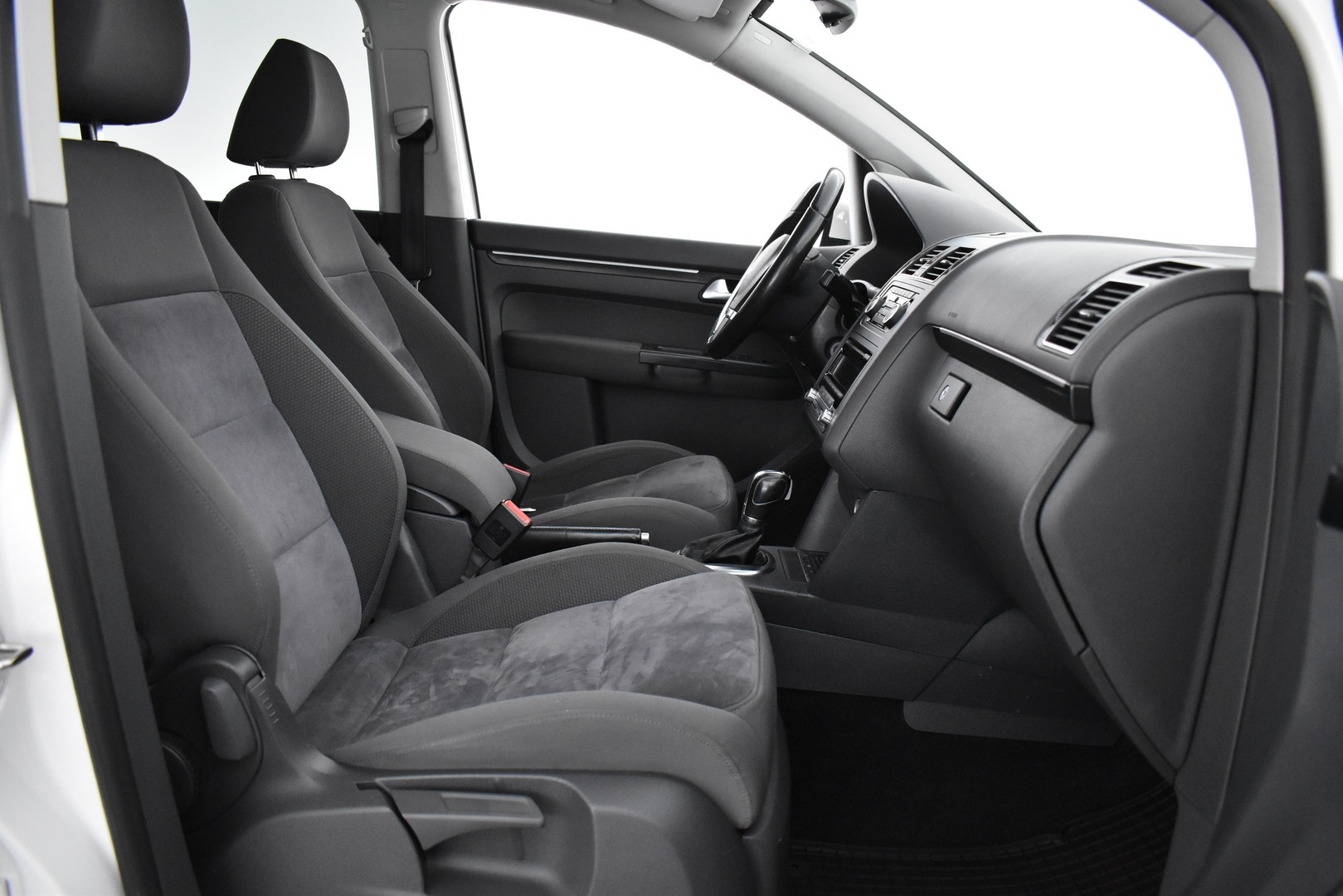 VOLKSWAGEN Touran 2012