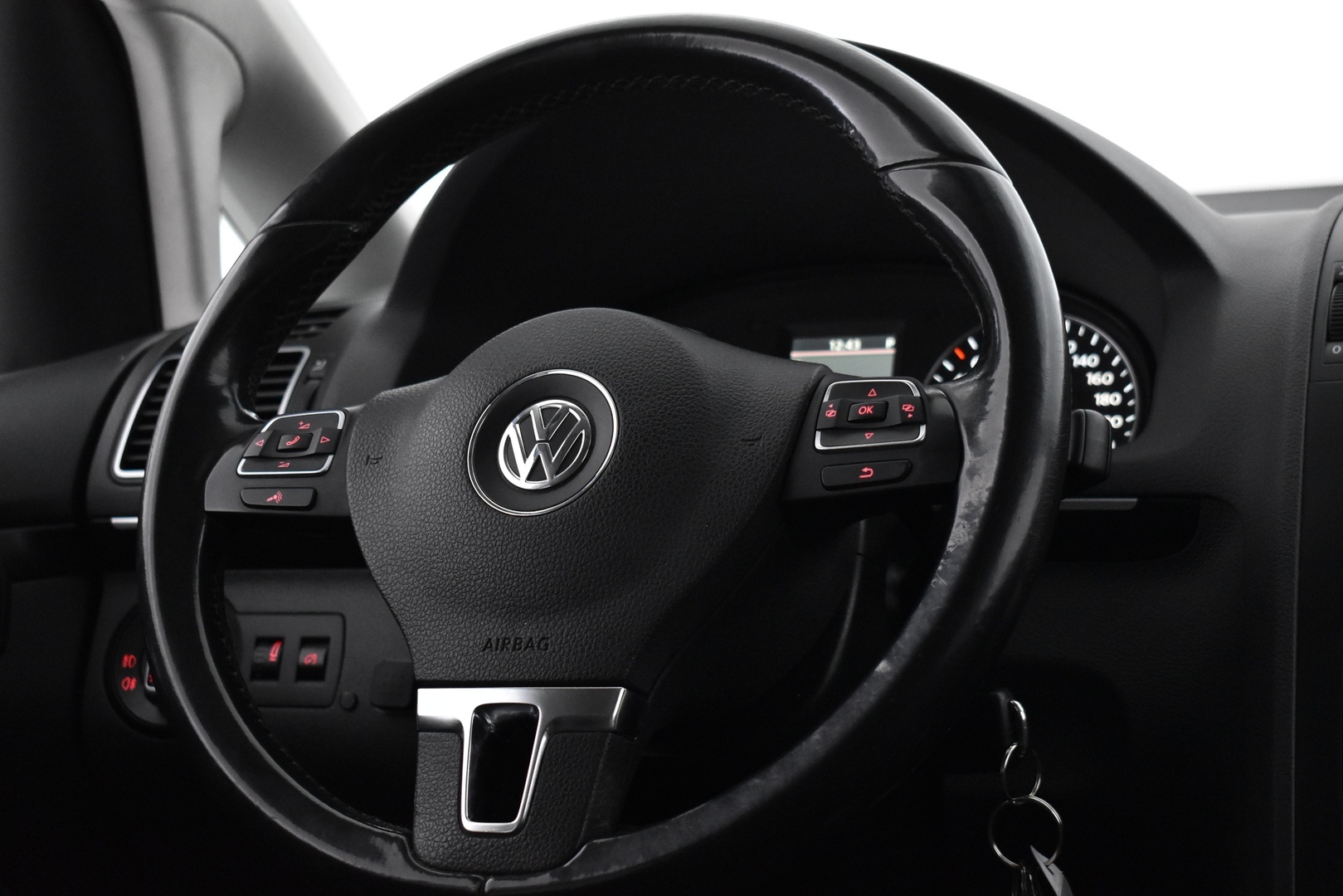 VOLKSWAGEN Touran 2012