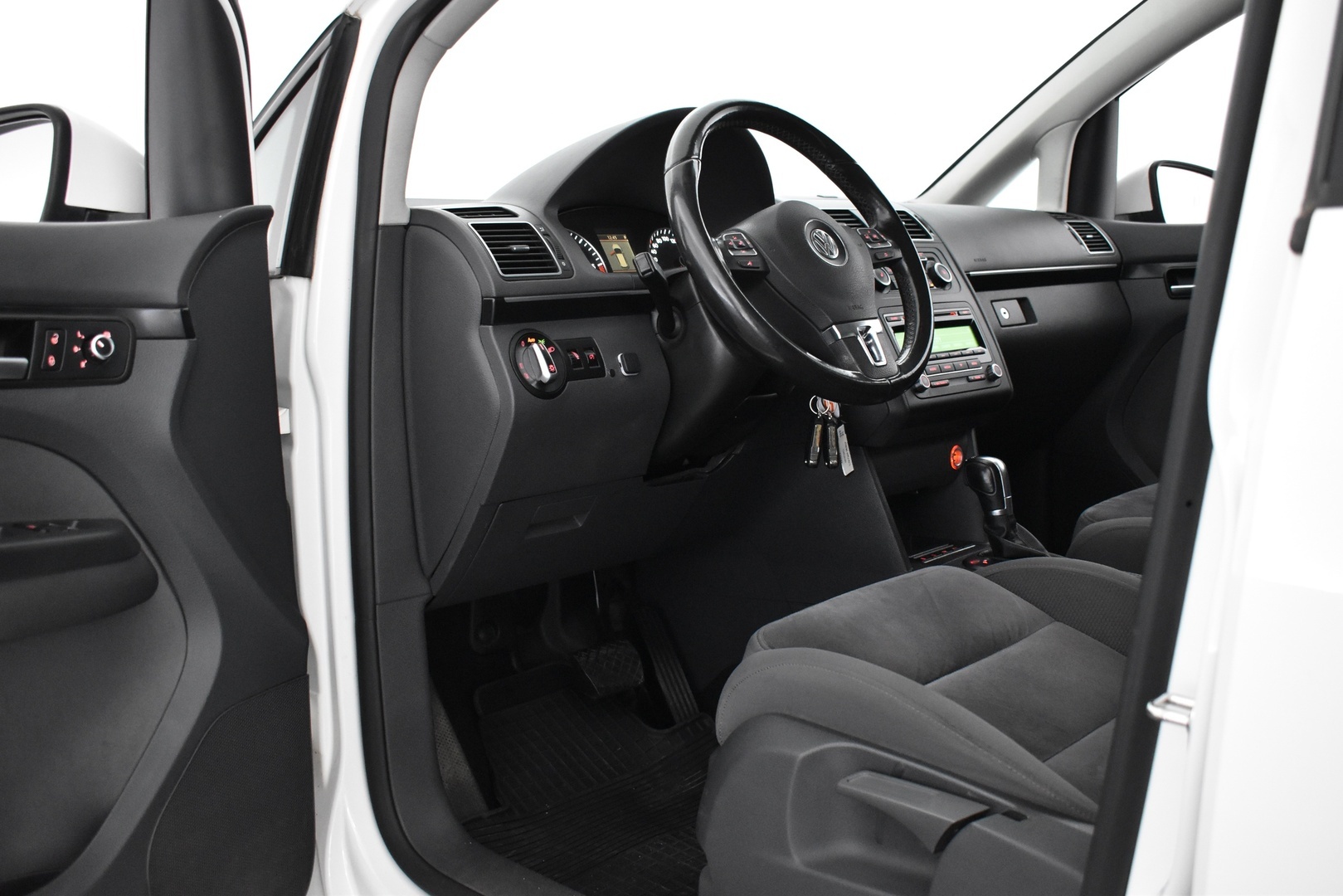 VOLKSWAGEN Touran 2012