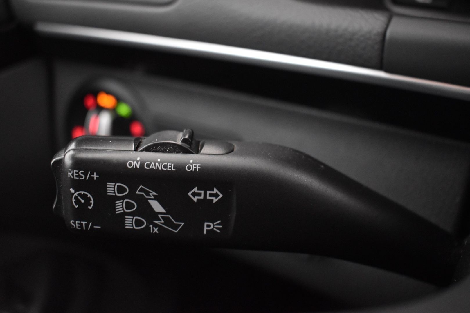 VOLKSWAGEN Touran 2012