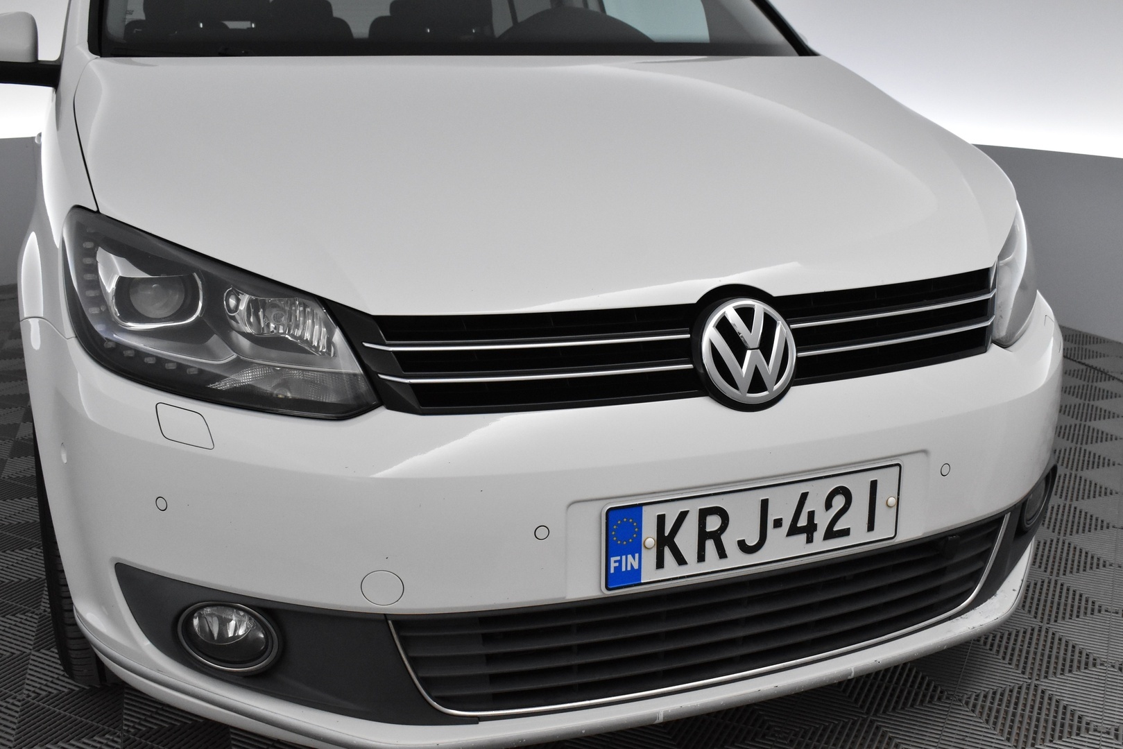VOLKSWAGEN Touran 2012