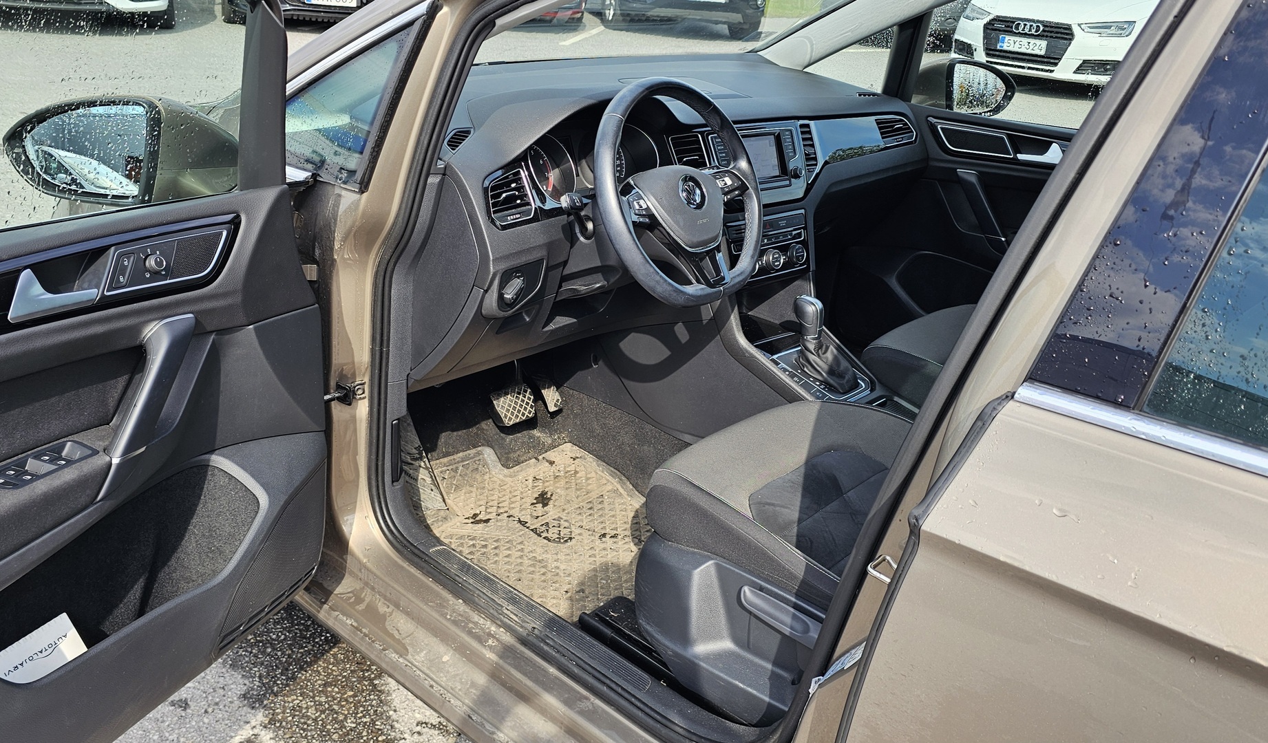VOLKSWAGEN Golf Sportsvan 2014