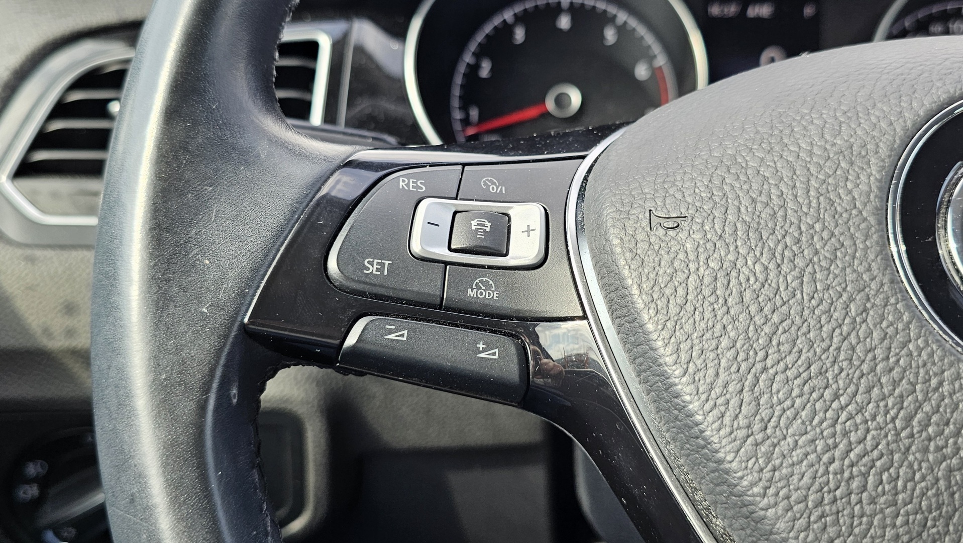 VOLKSWAGEN Golf Sportsvan 2014