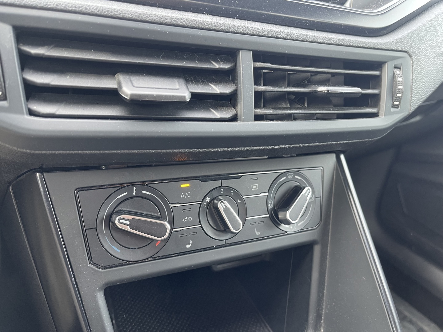 VOLKSWAGEN Polo 2020
