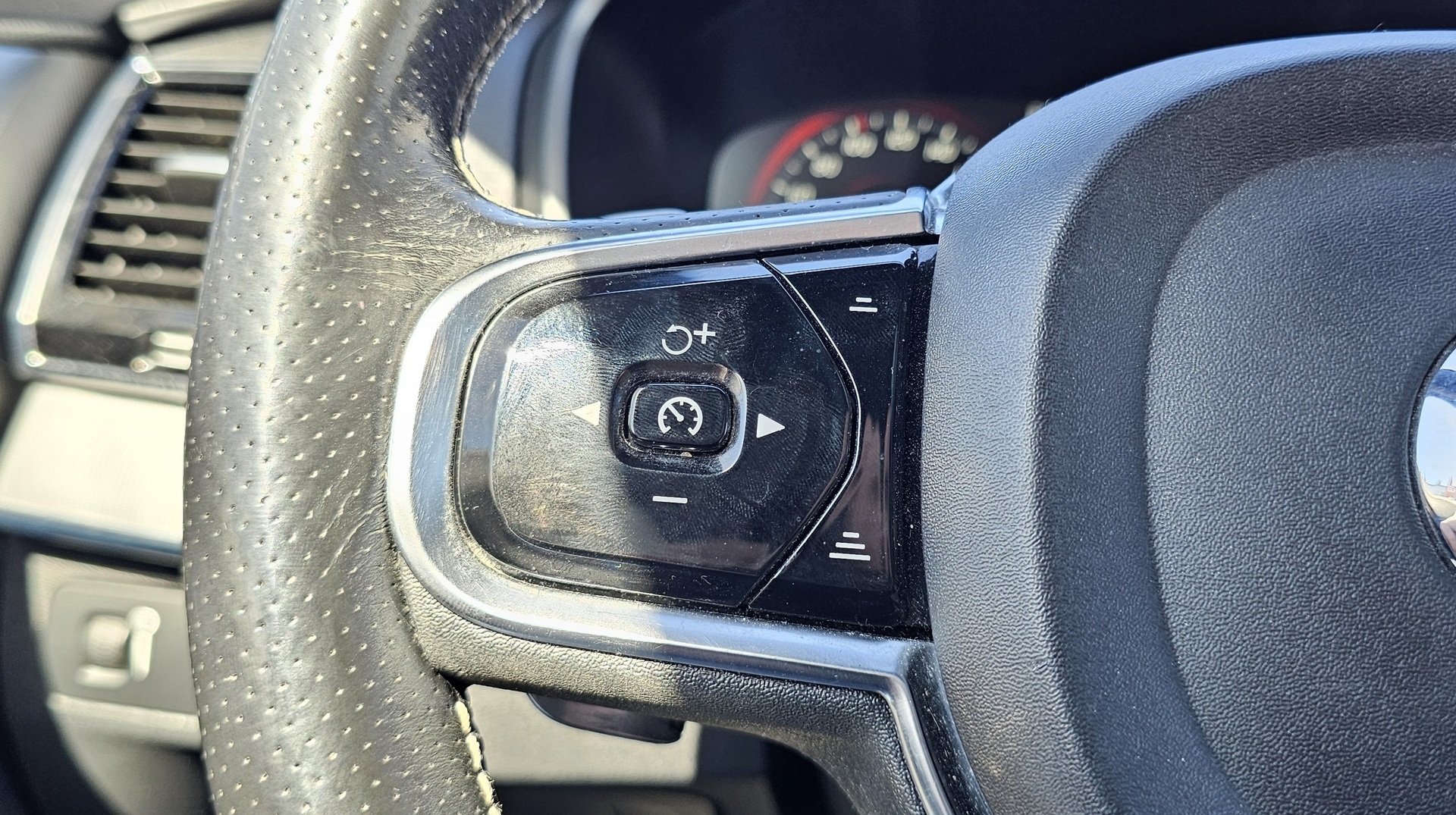 VOLVO XC90 2016
