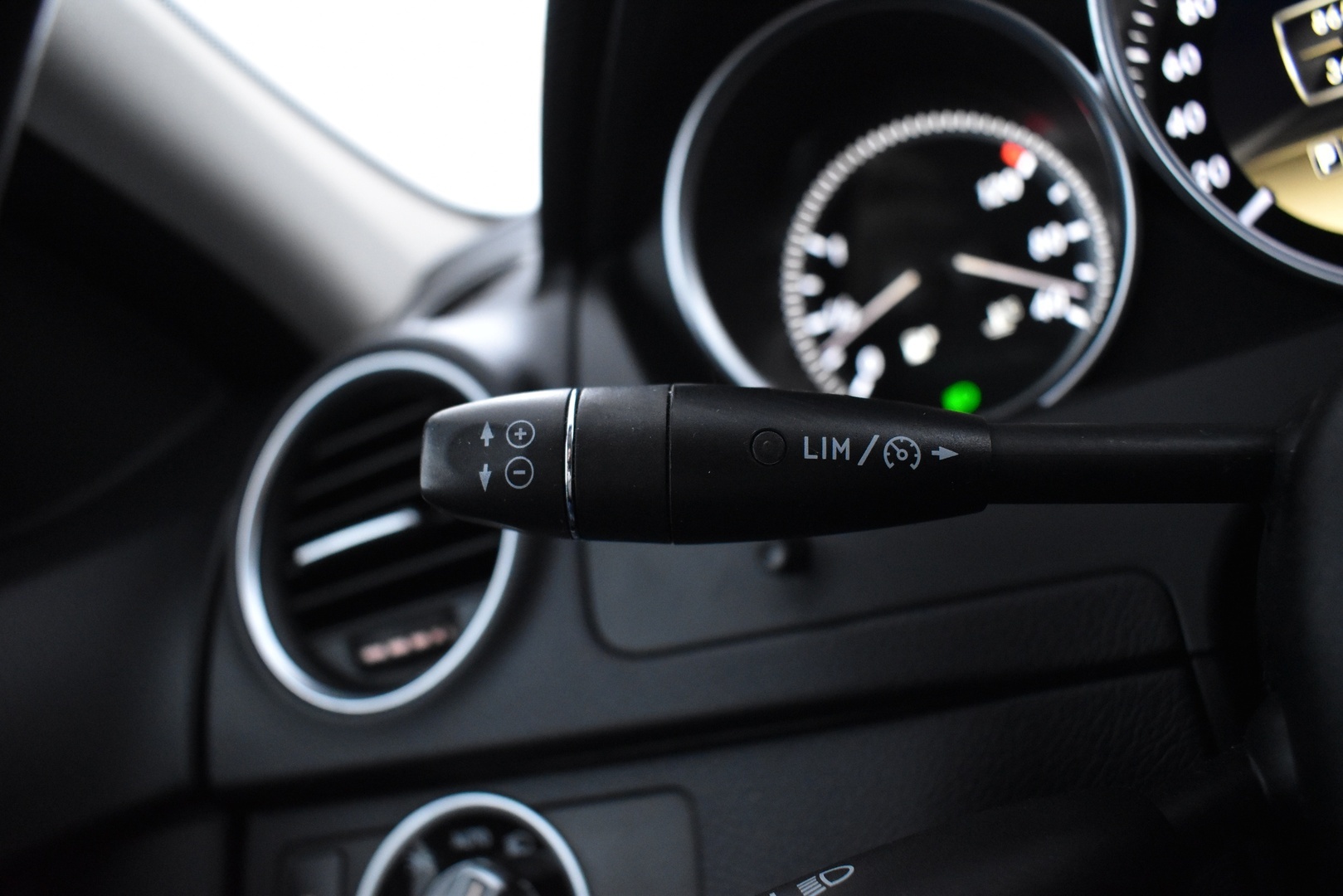 MERCEDES-BENZ C 2012