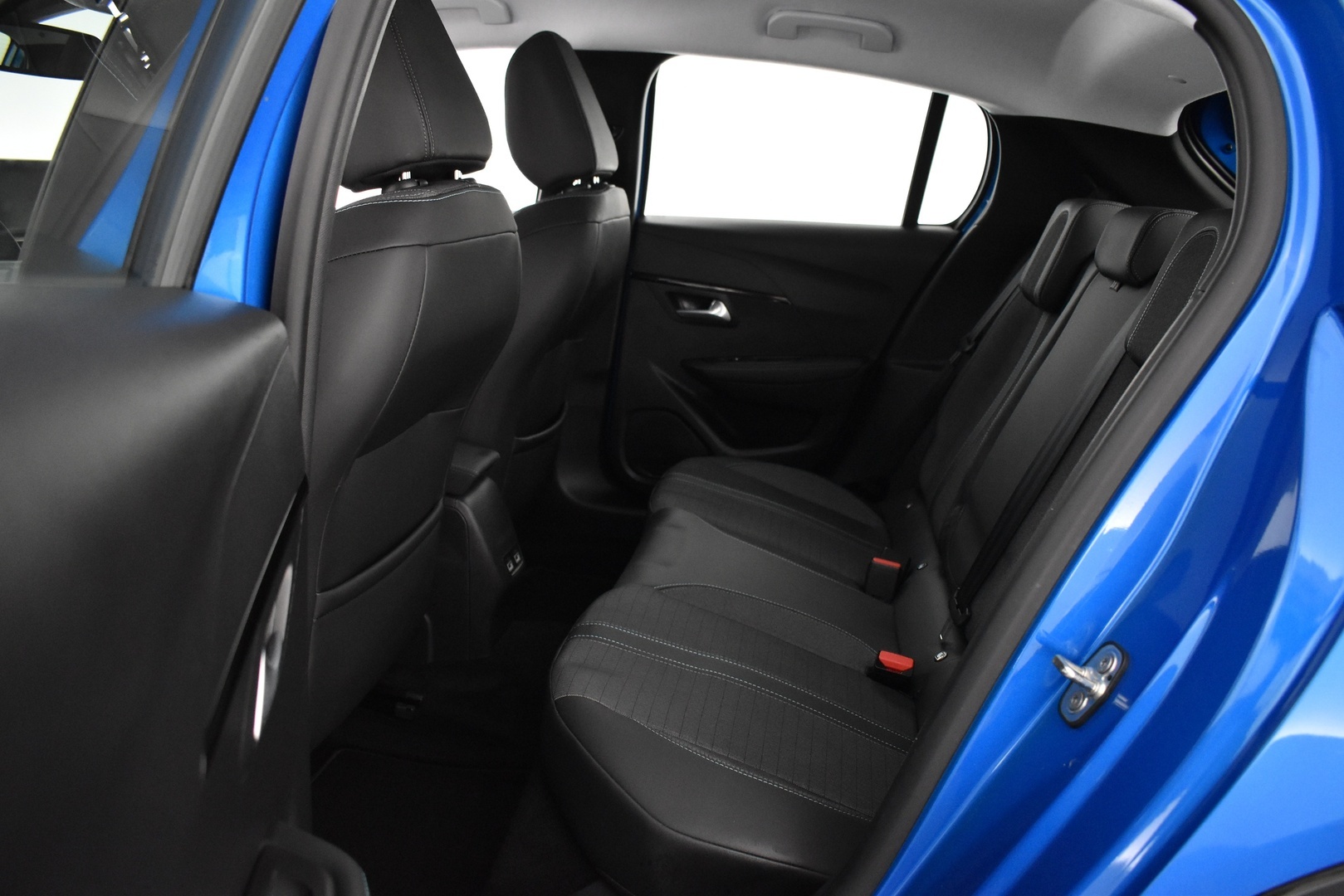 PEUGEOT e-208 2021