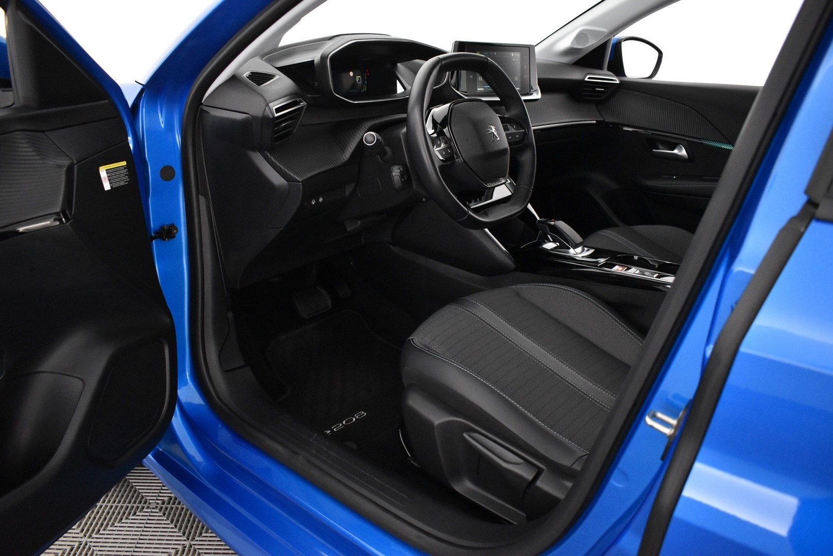 PEUGEOT e-208 2021