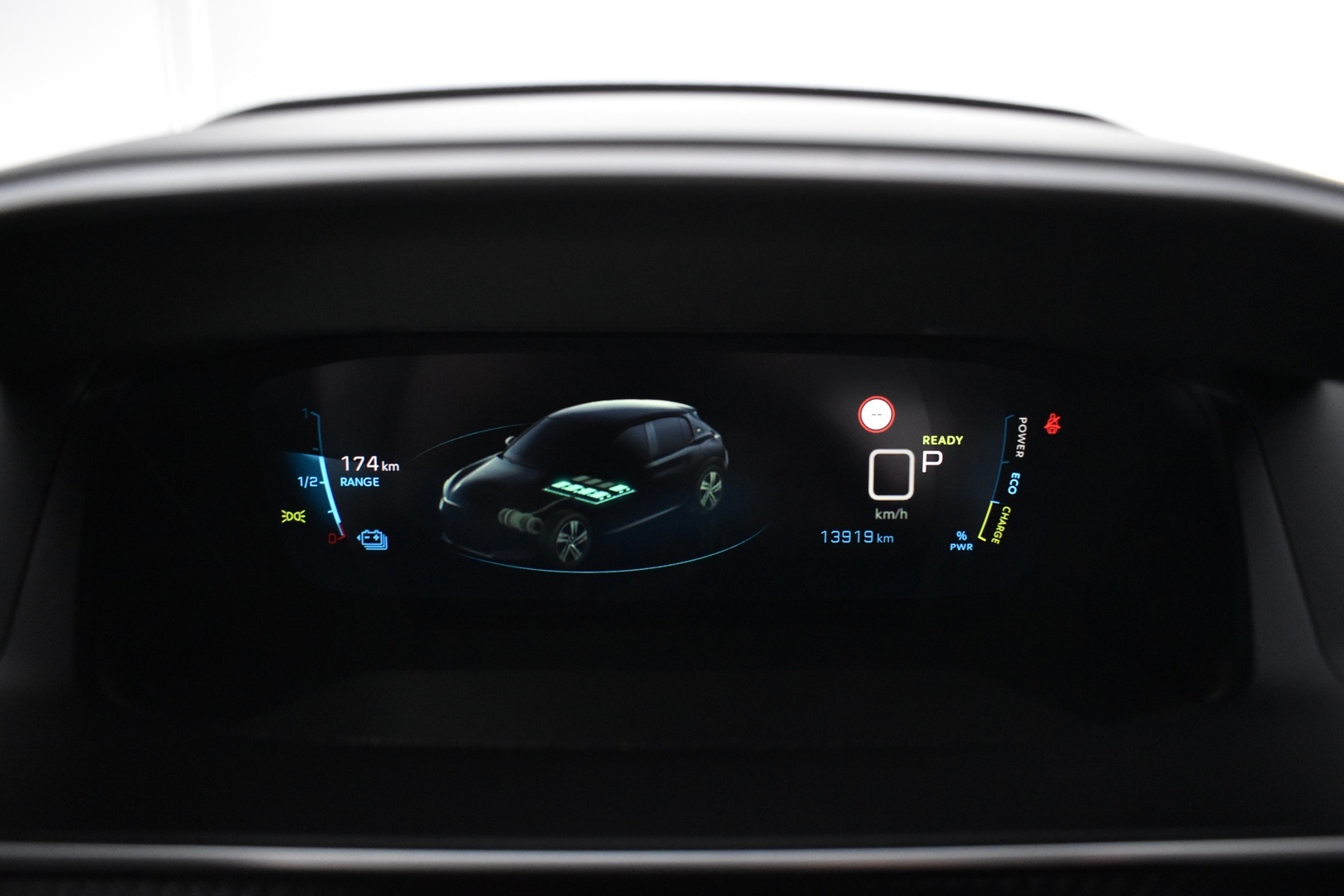 PEUGEOT e-208 2021