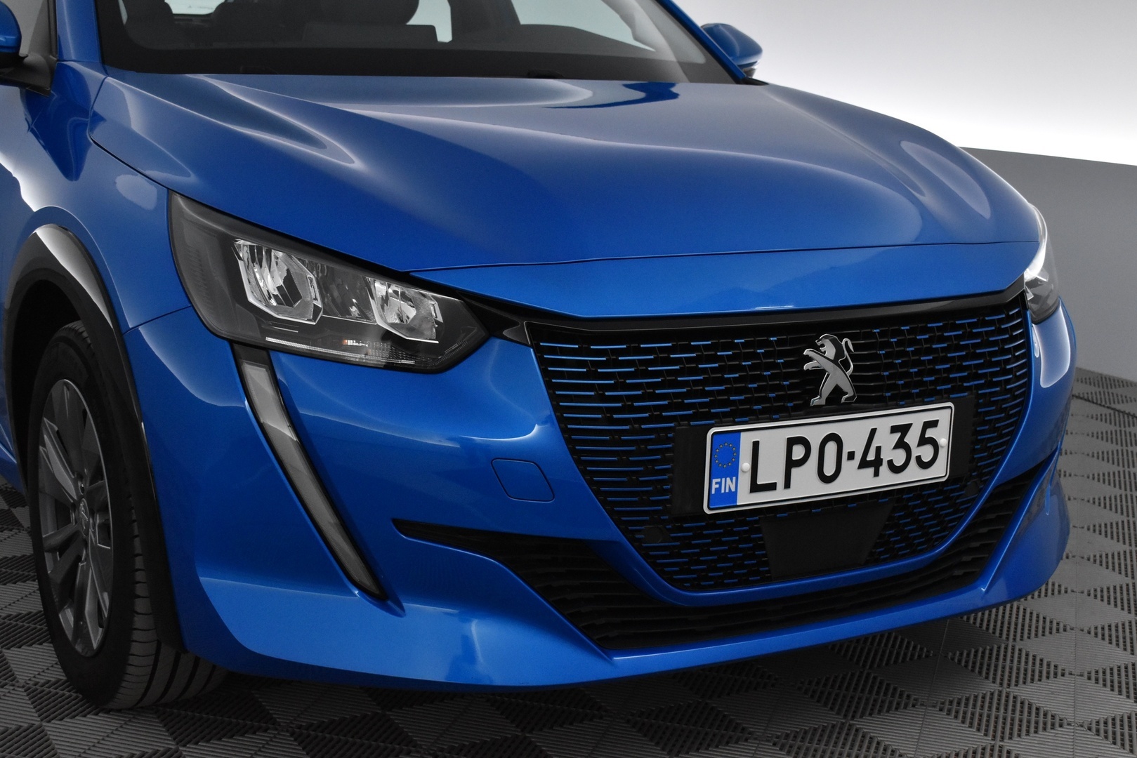 PEUGEOT e-208 2021