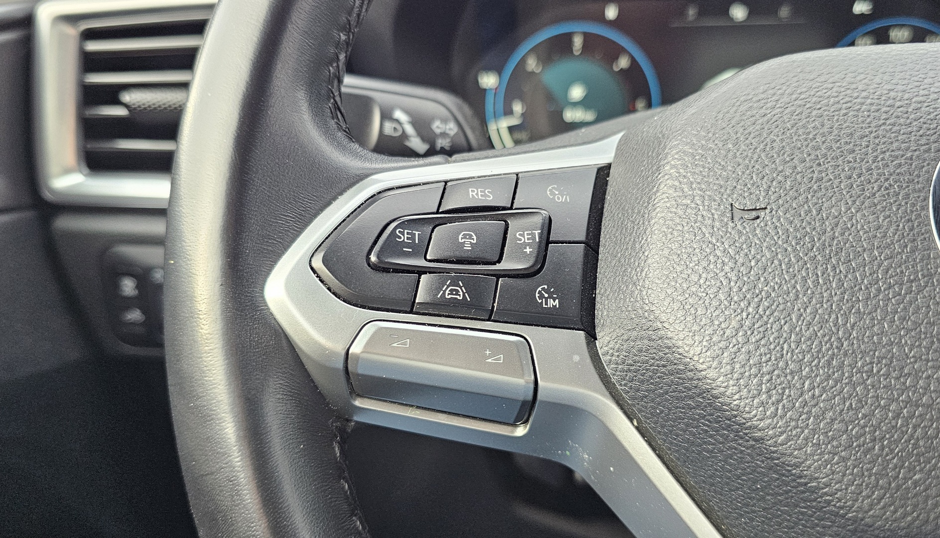 VOLKSWAGEN Amarok 2023