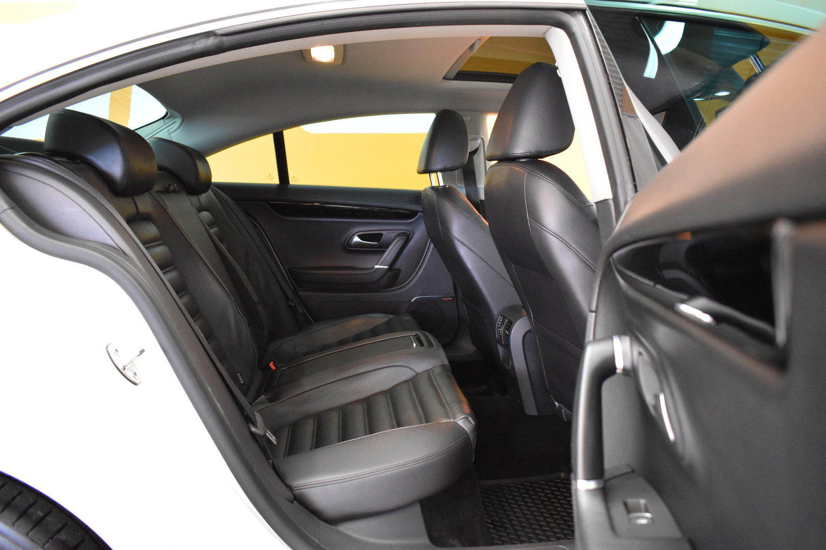 VOLKSWAGEN Passat 2012