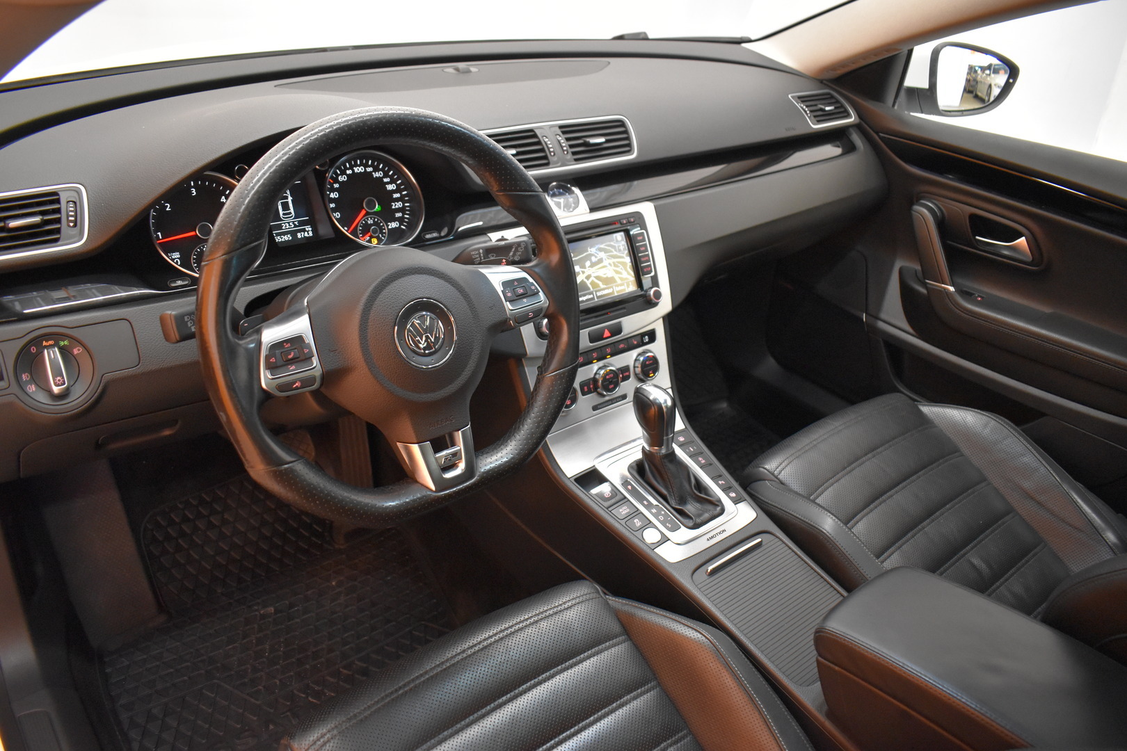 VOLKSWAGEN Passat 2012