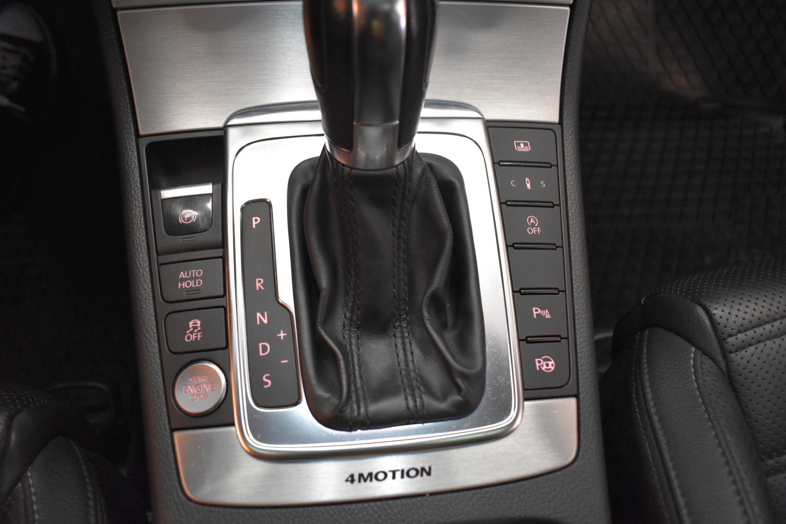 VOLKSWAGEN Passat 2012
