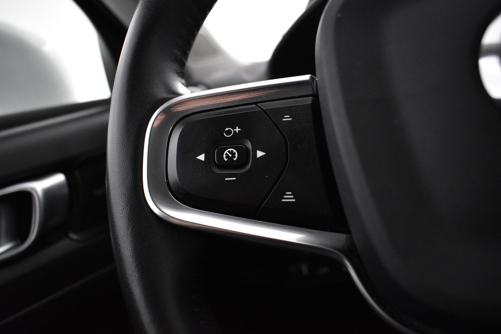 VOLVO XC40 2021