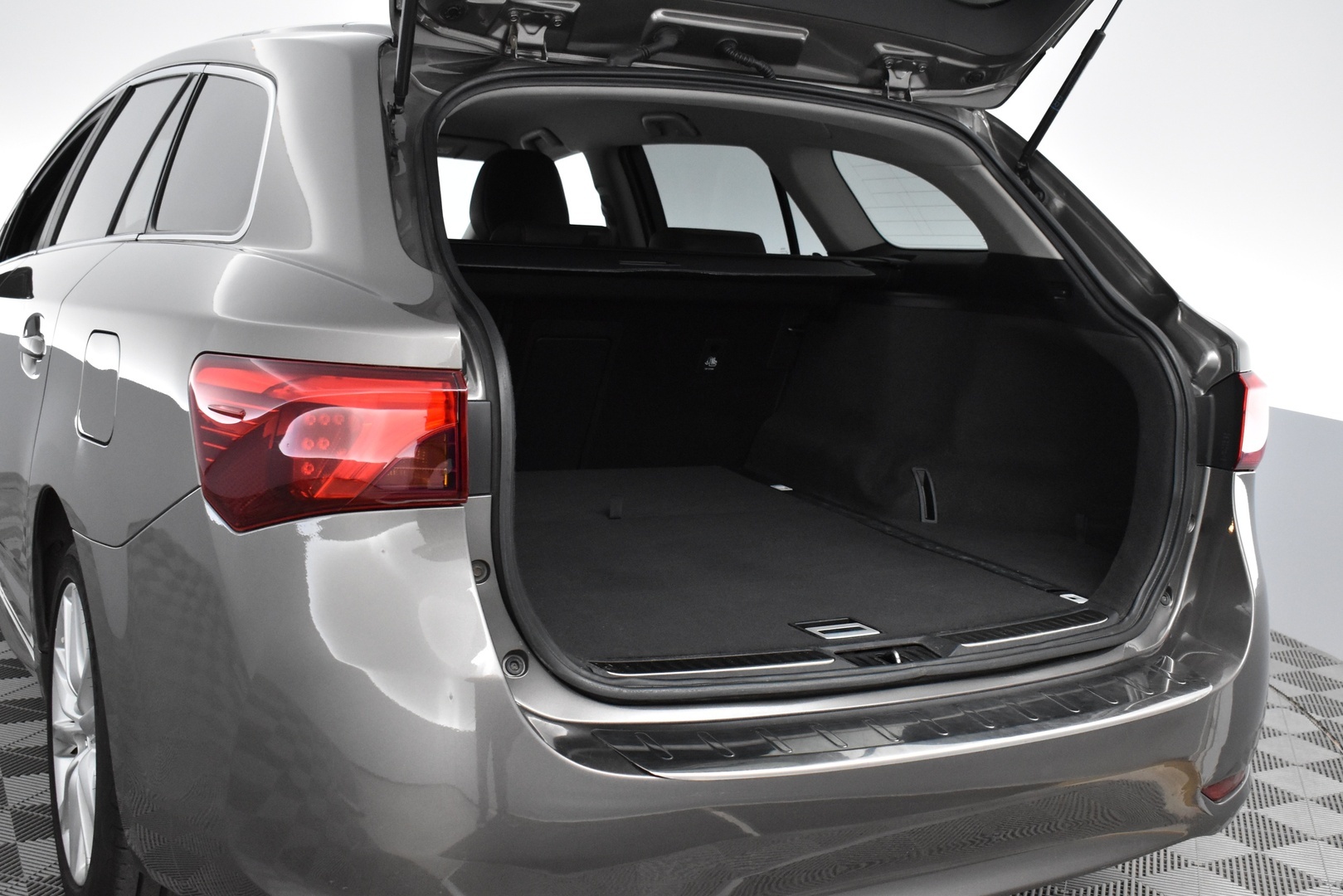 TOYOTA Avensis 2016