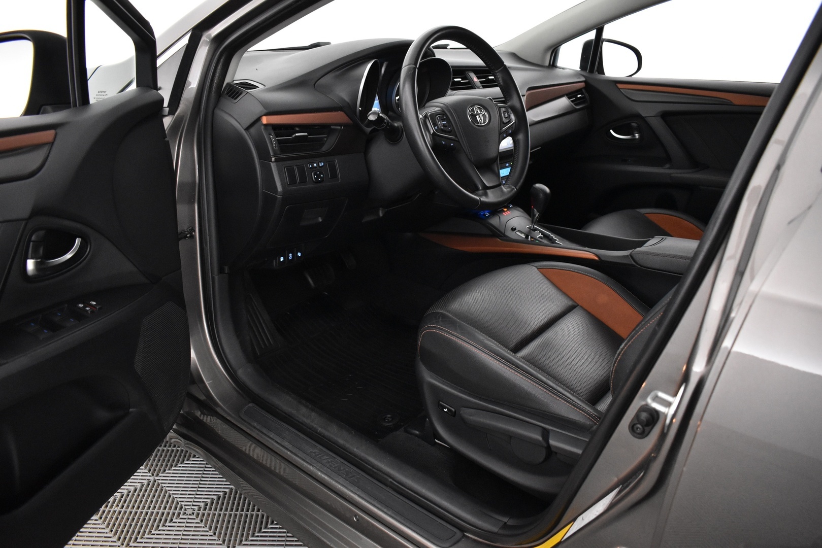 TOYOTA Avensis 2016