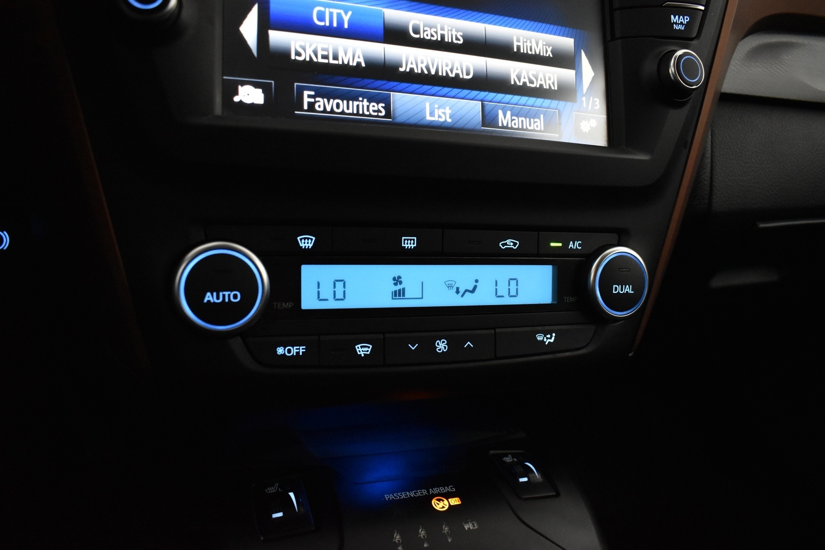 TOYOTA Avensis 2016