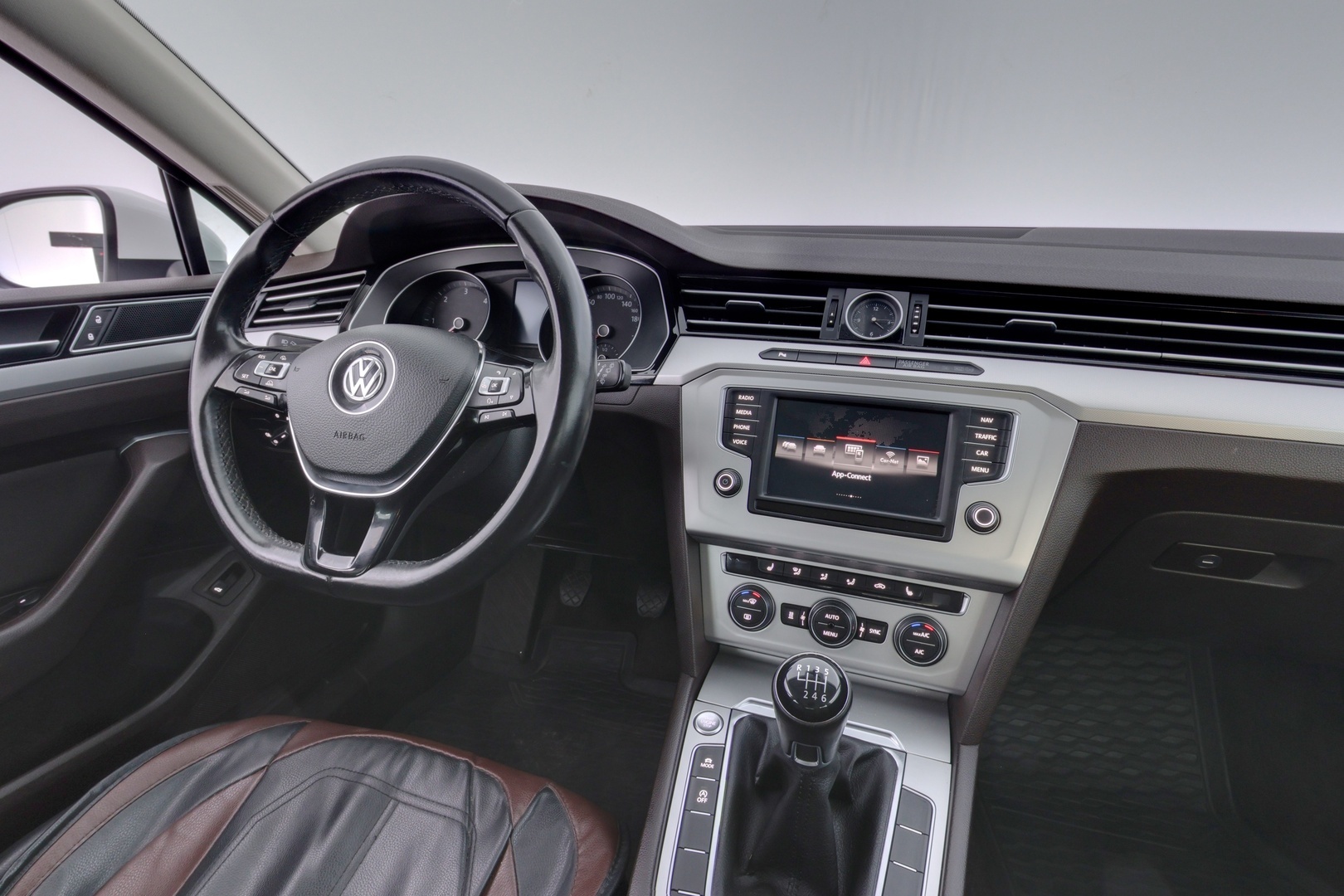 VOLKSWAGEN Passat 2016