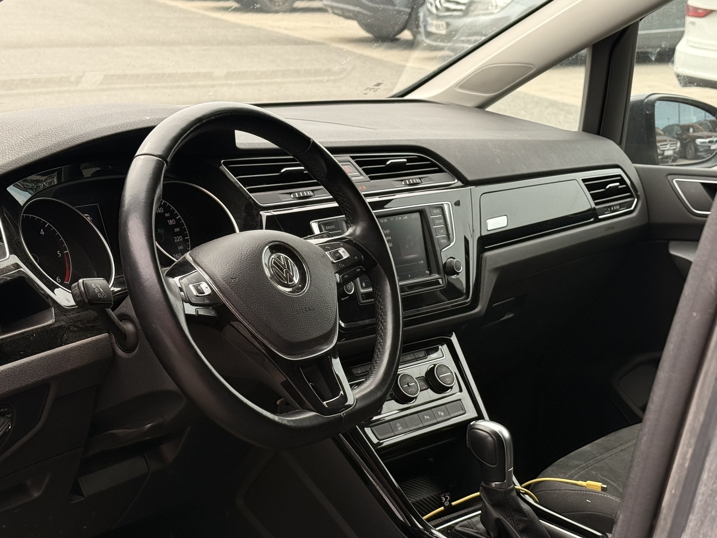 VOLKSWAGEN Touran 2017
