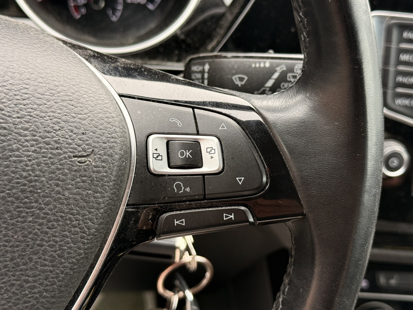 VOLKSWAGEN Touran 2017