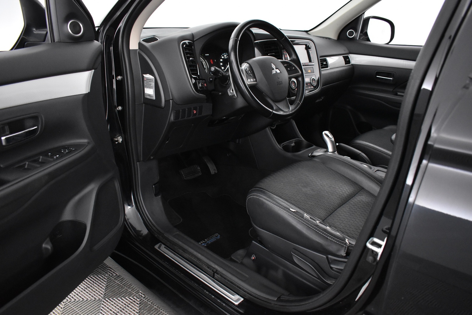 MITSUBISHI Outlander PHEV 2014