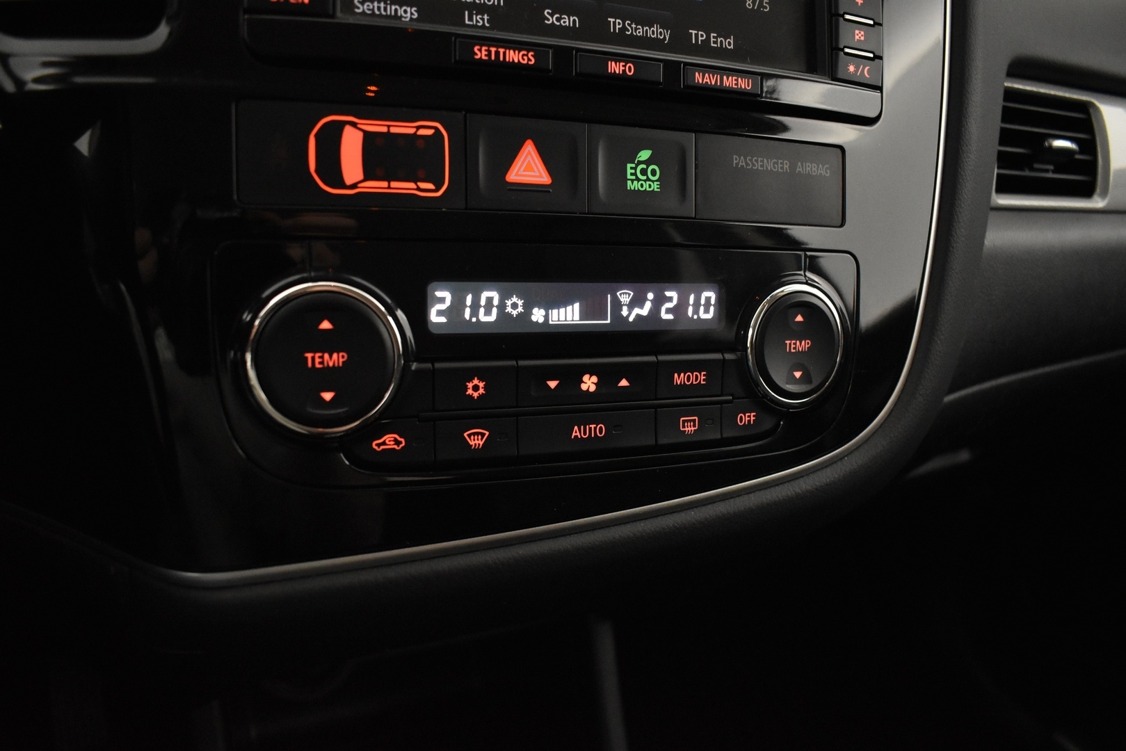 MITSUBISHI Outlander PHEV 2014