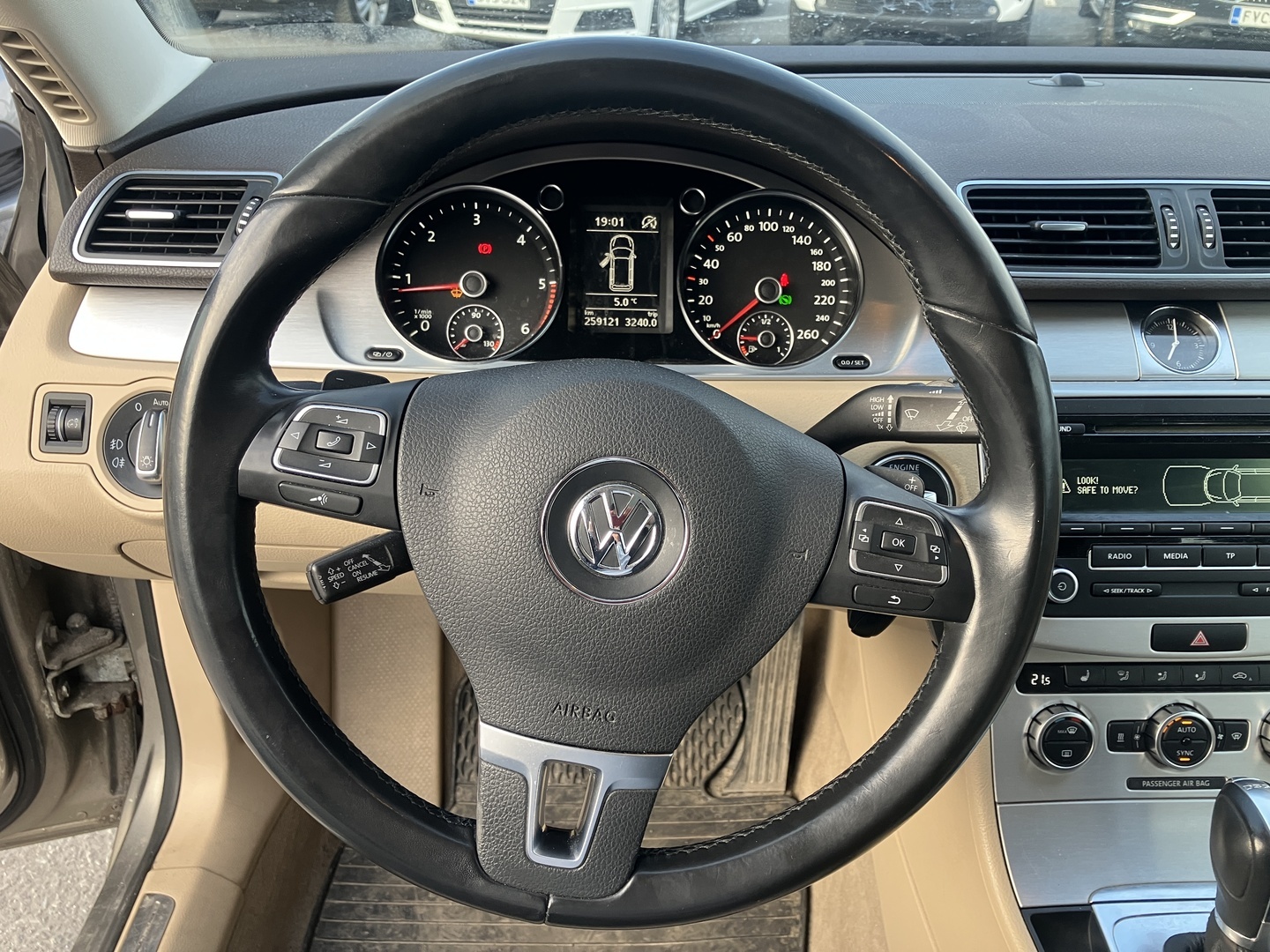 VOLKSWAGEN Passat 2013