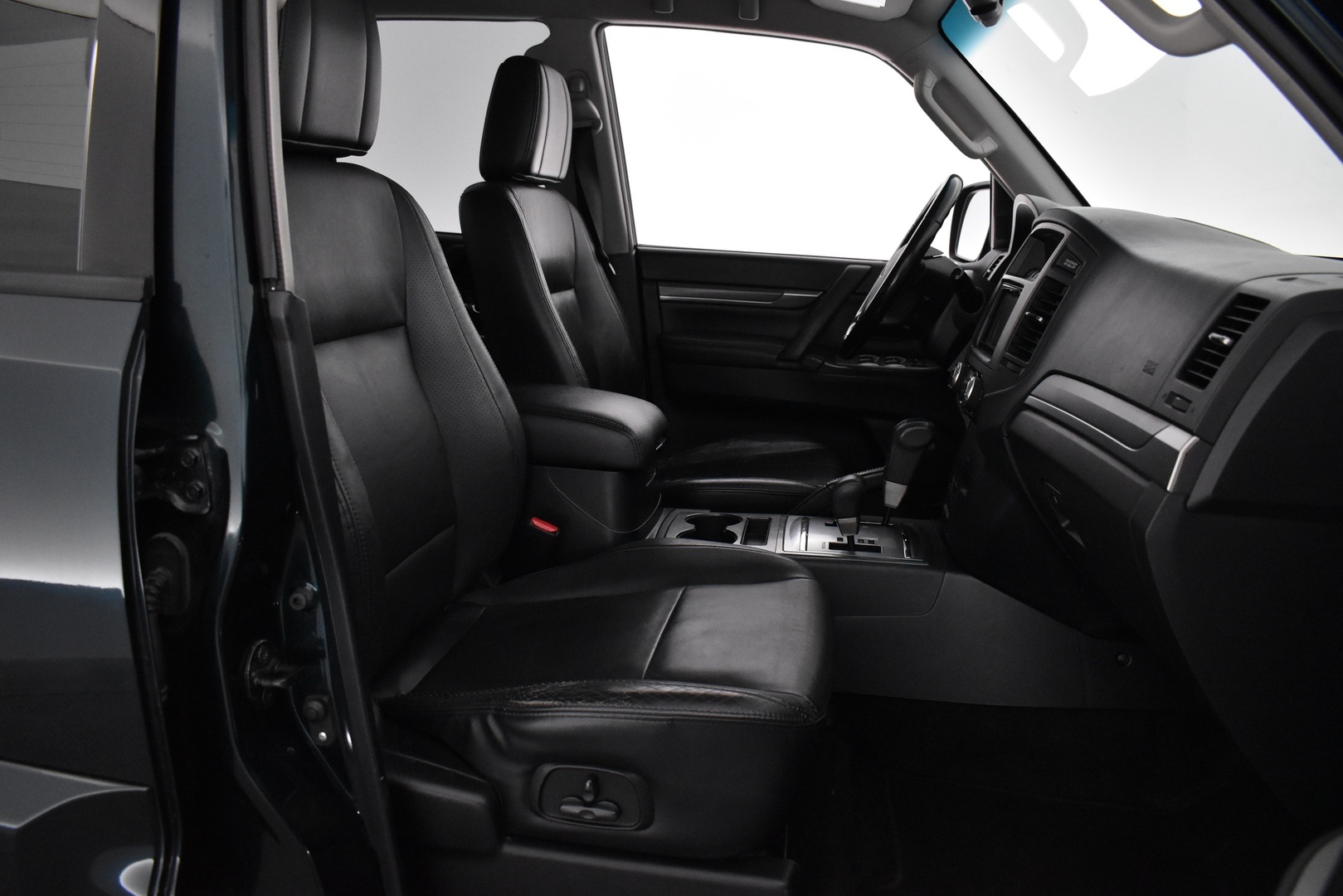 MITSUBISHI Pajero 2007