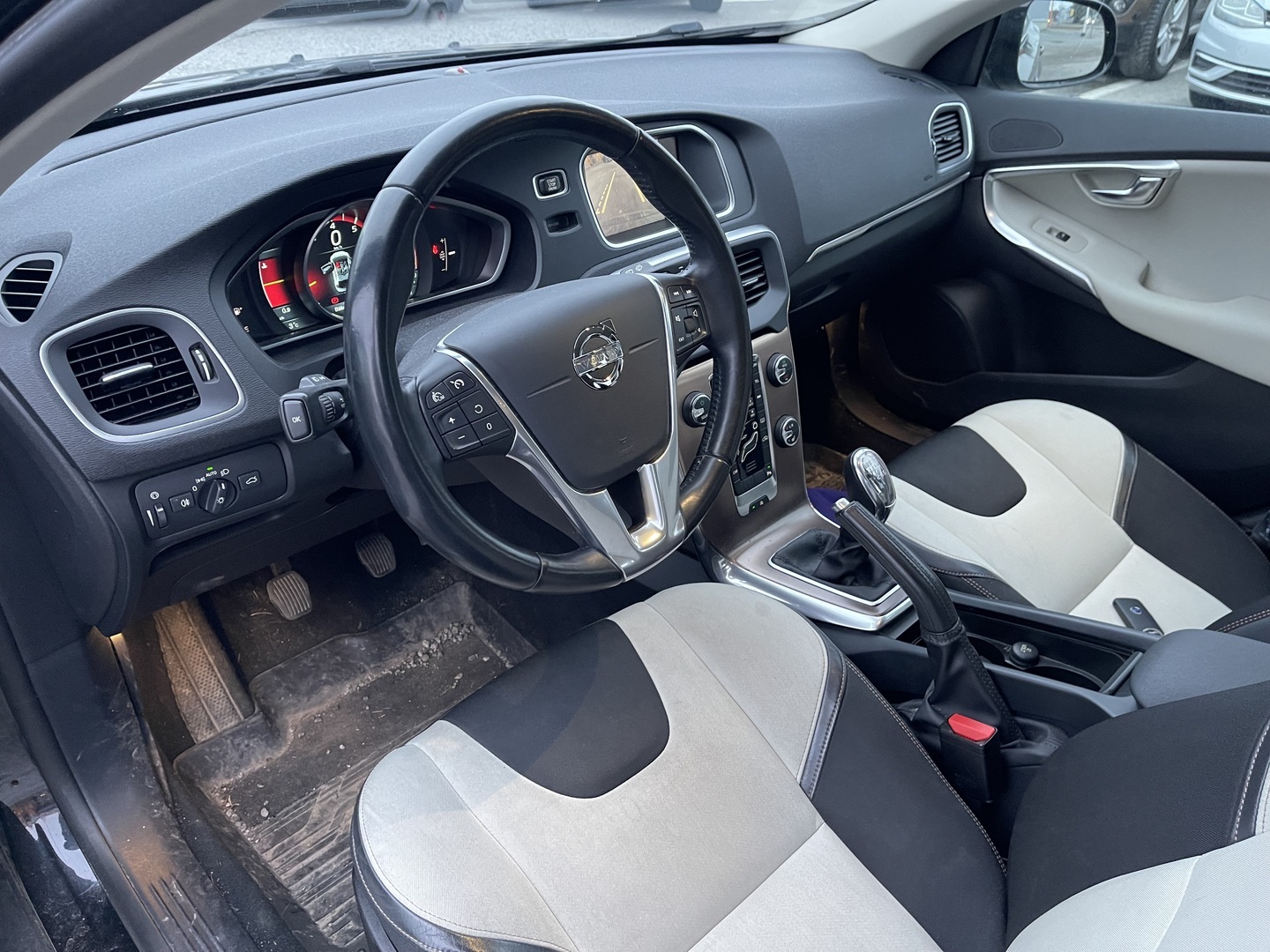 VOLVO V40 Cross Country 2013