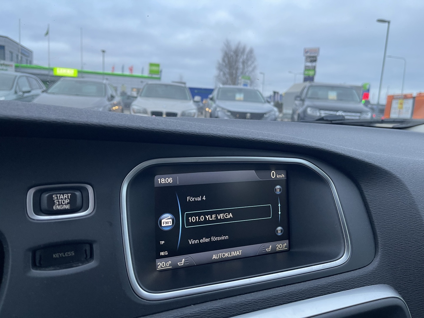 VOLVO V40 Cross Country 2013