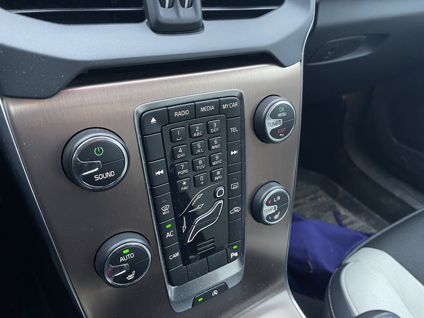 VOLVO V40 Cross Country 2013