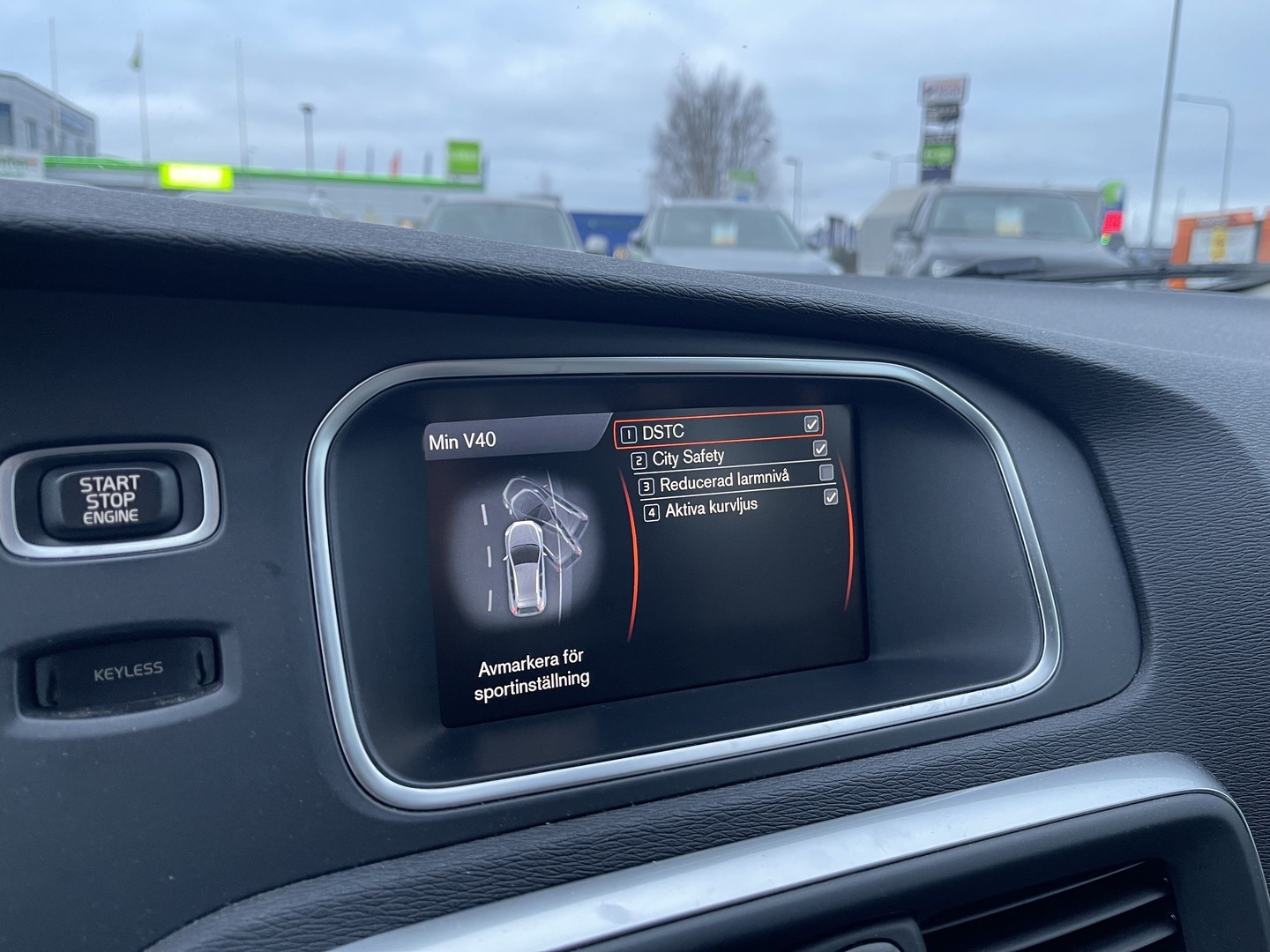 VOLVO V40 Cross Country 2013