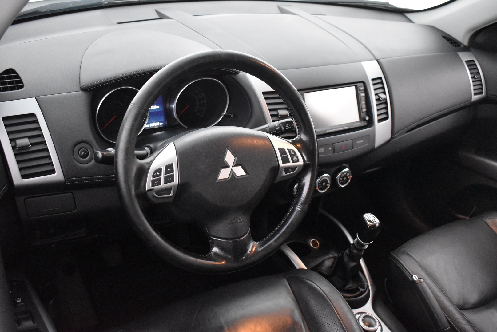 MITSUBISHI Outlander 2011