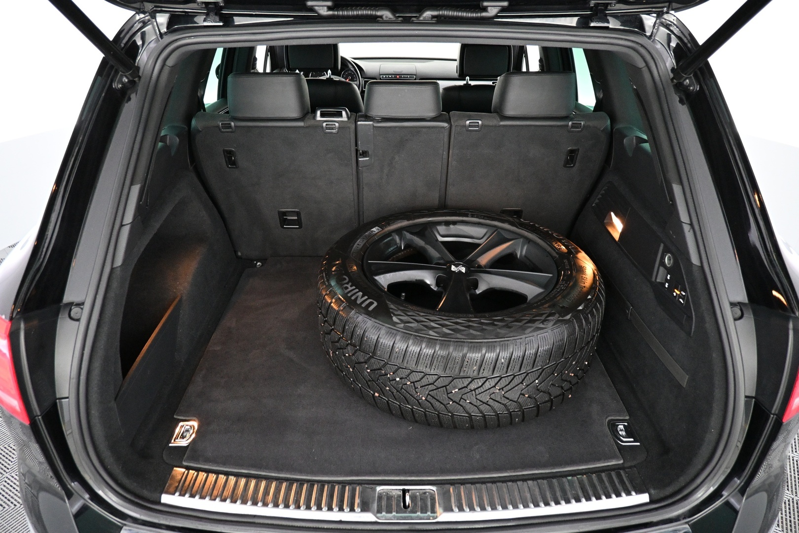 VOLKSWAGEN Touareg 2015