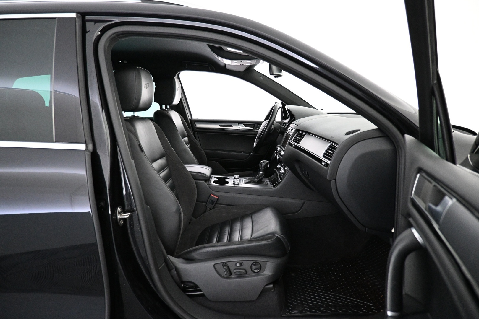 VOLKSWAGEN Touareg 2015