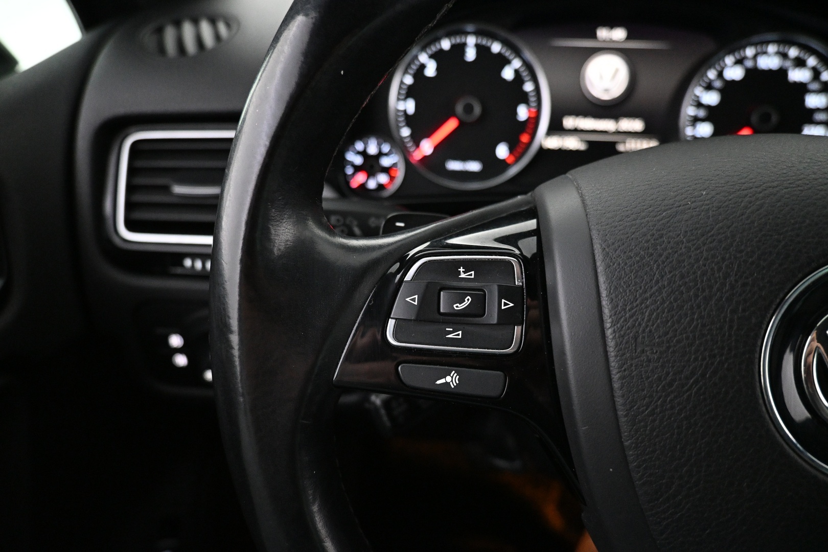 VOLKSWAGEN Touareg 2015