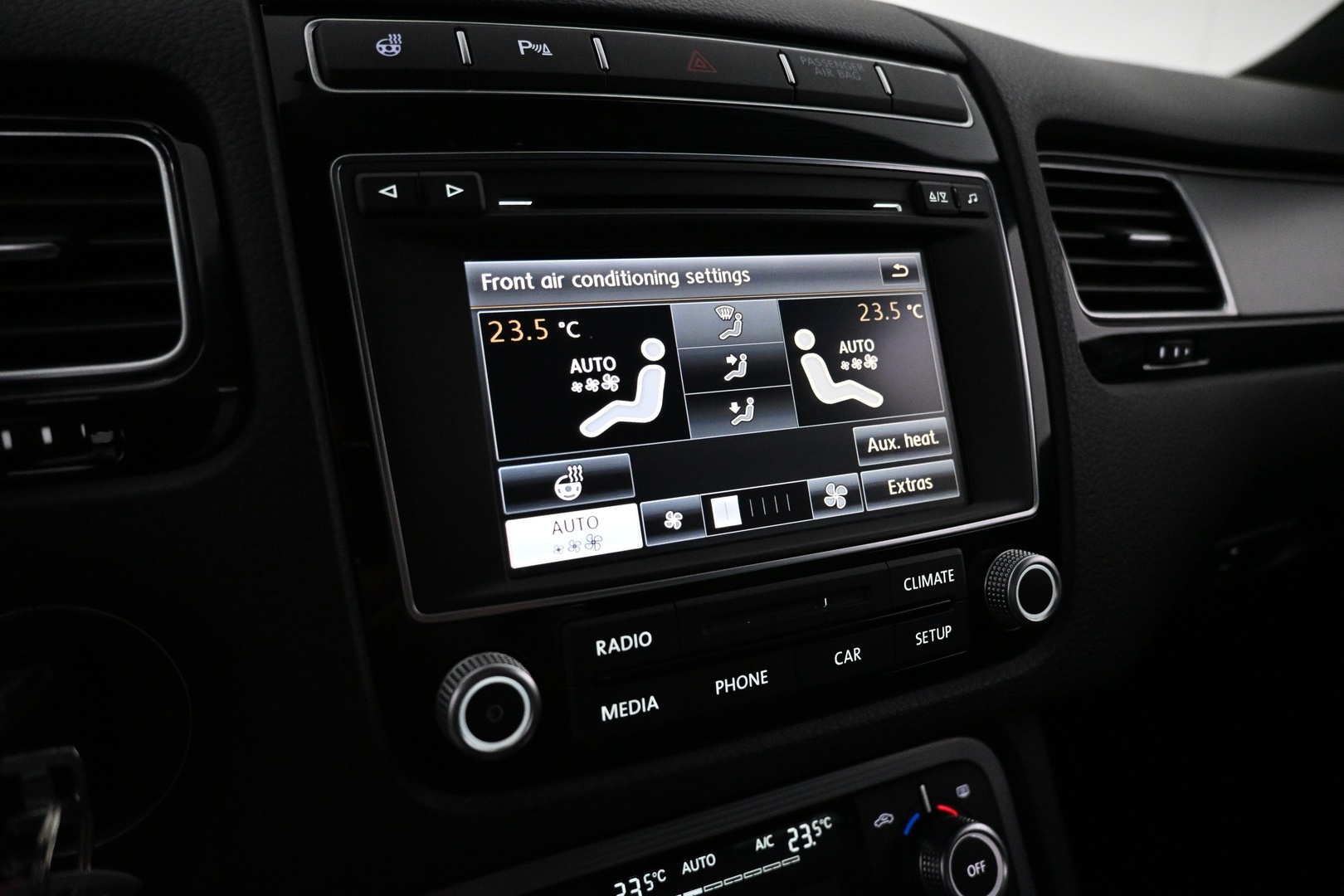 VOLKSWAGEN Touareg 2015