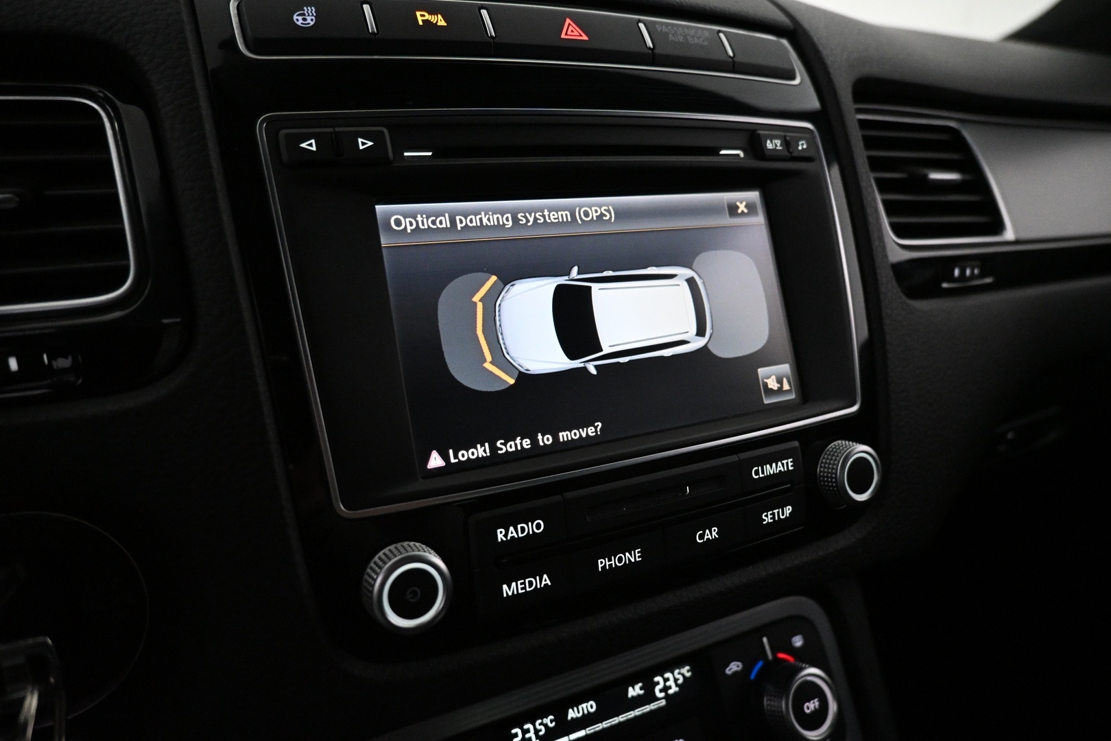 VOLKSWAGEN Touareg 2015