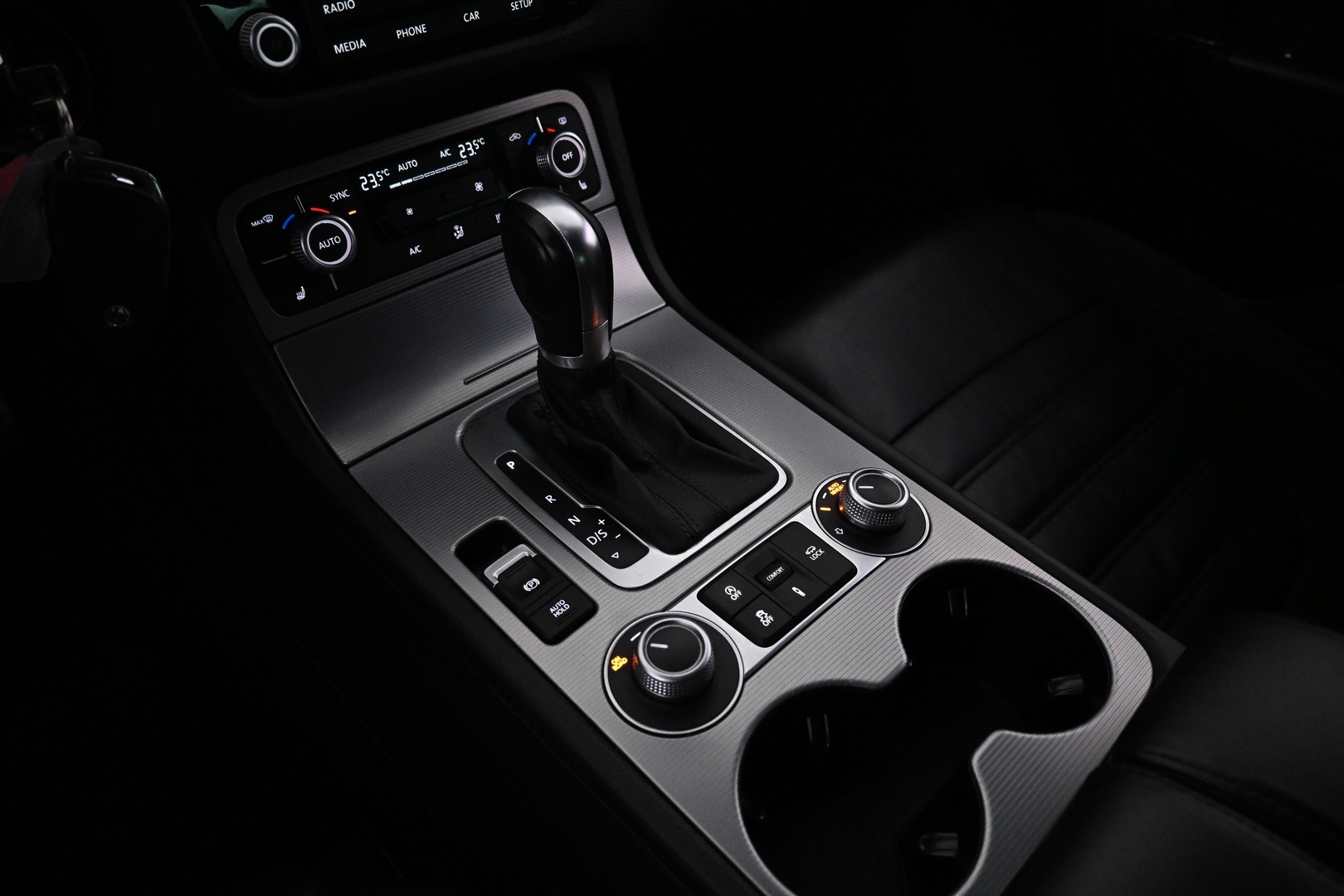 VOLKSWAGEN Touareg 2015