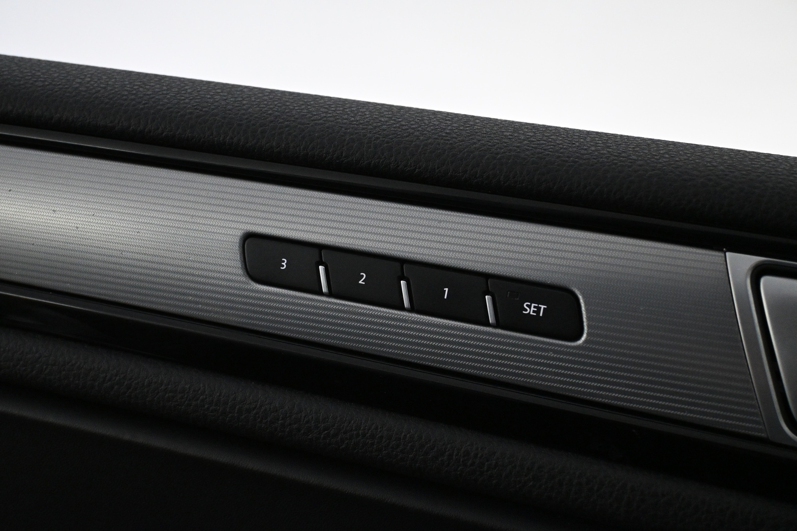 VOLKSWAGEN Touareg 2015