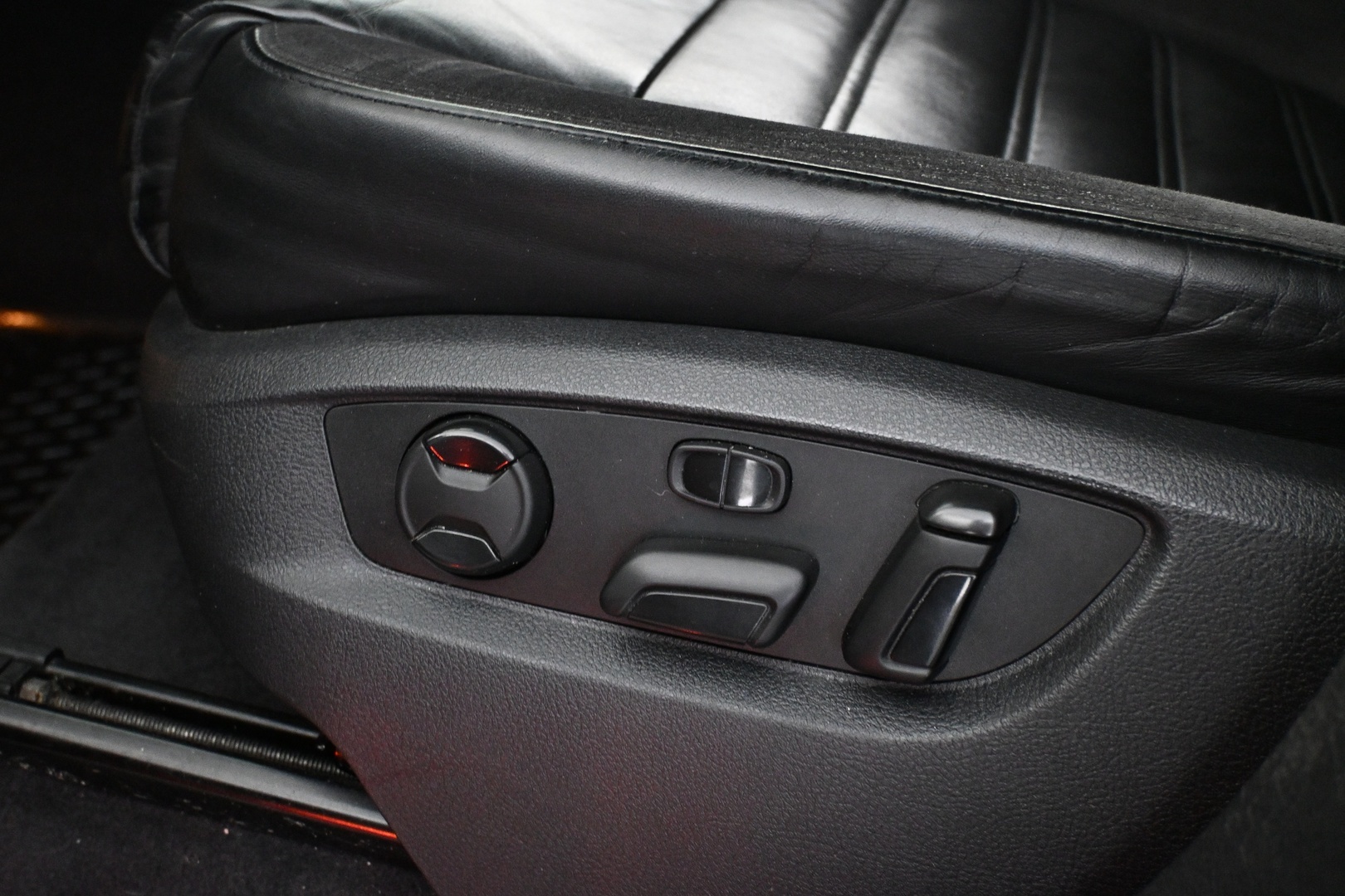 VOLKSWAGEN Touareg 2015