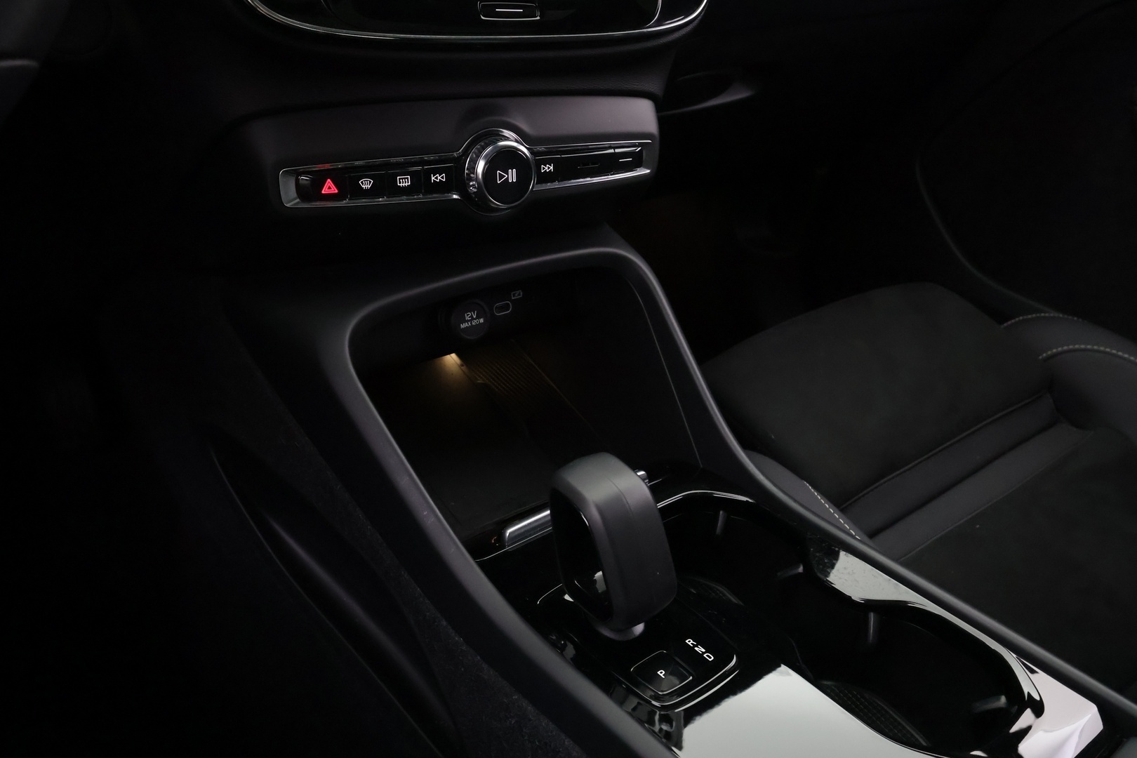 VOLVO C40 2023