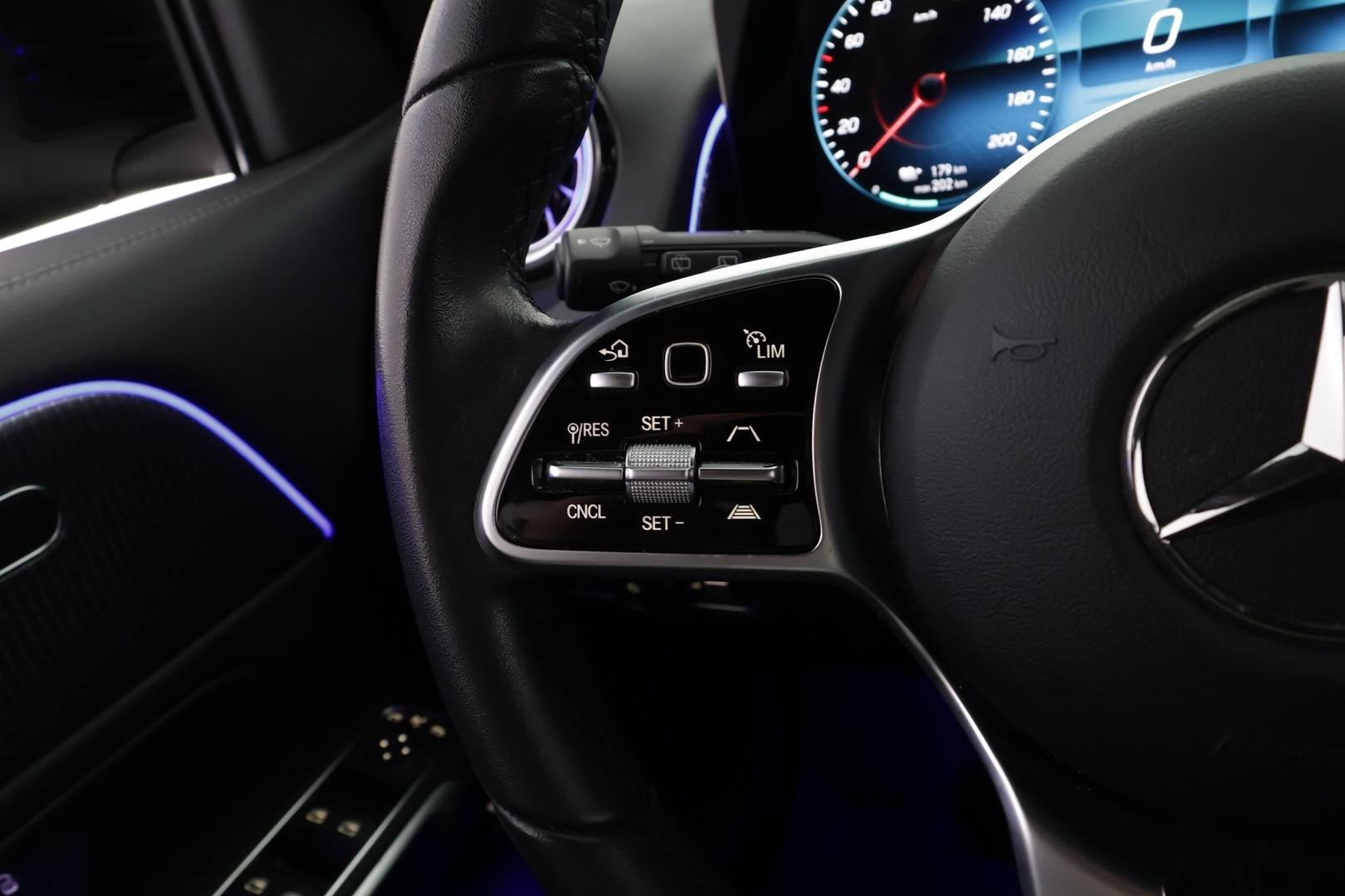 MERCEDES-BENZ EQB 2023