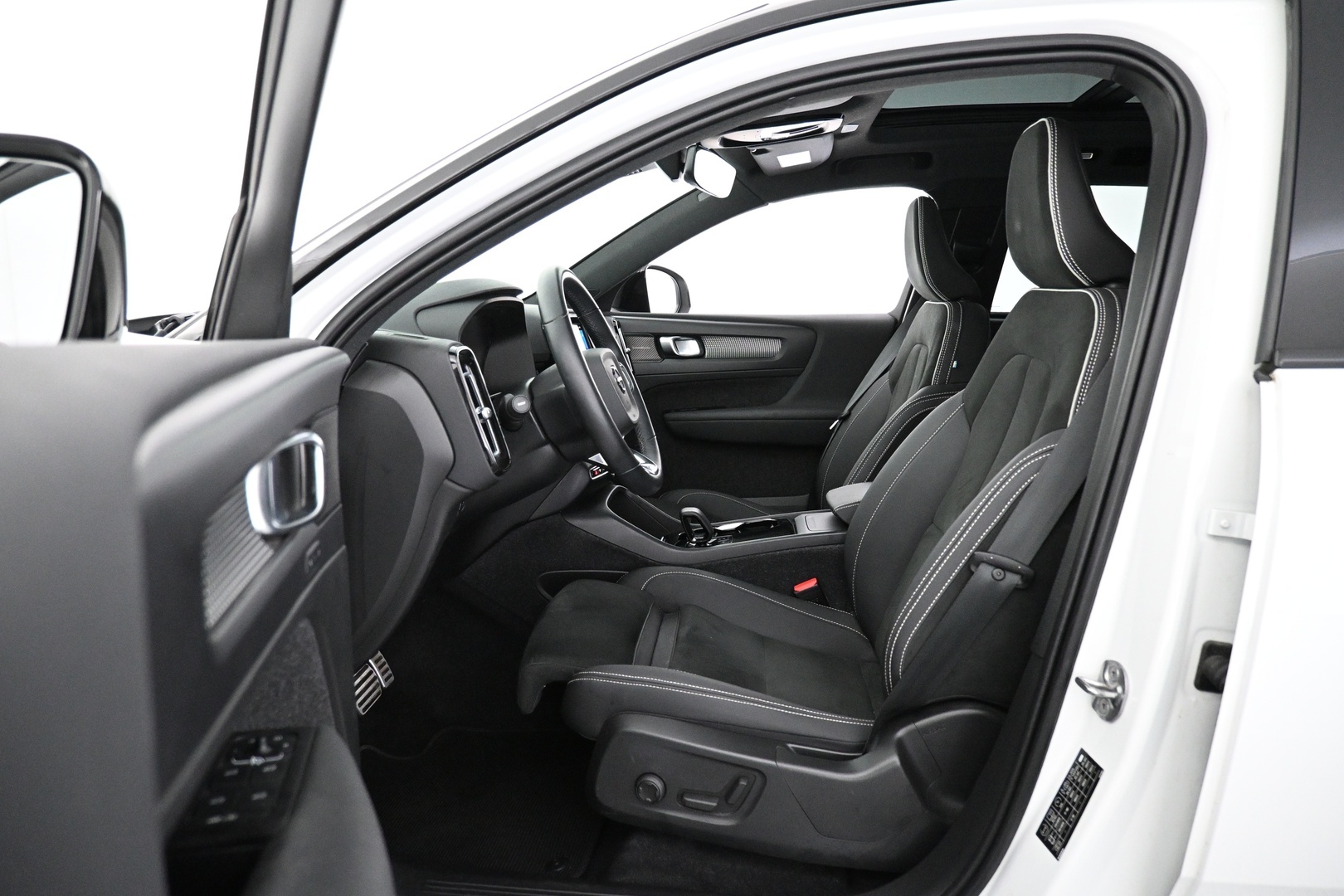 VOLVO XC40 2022