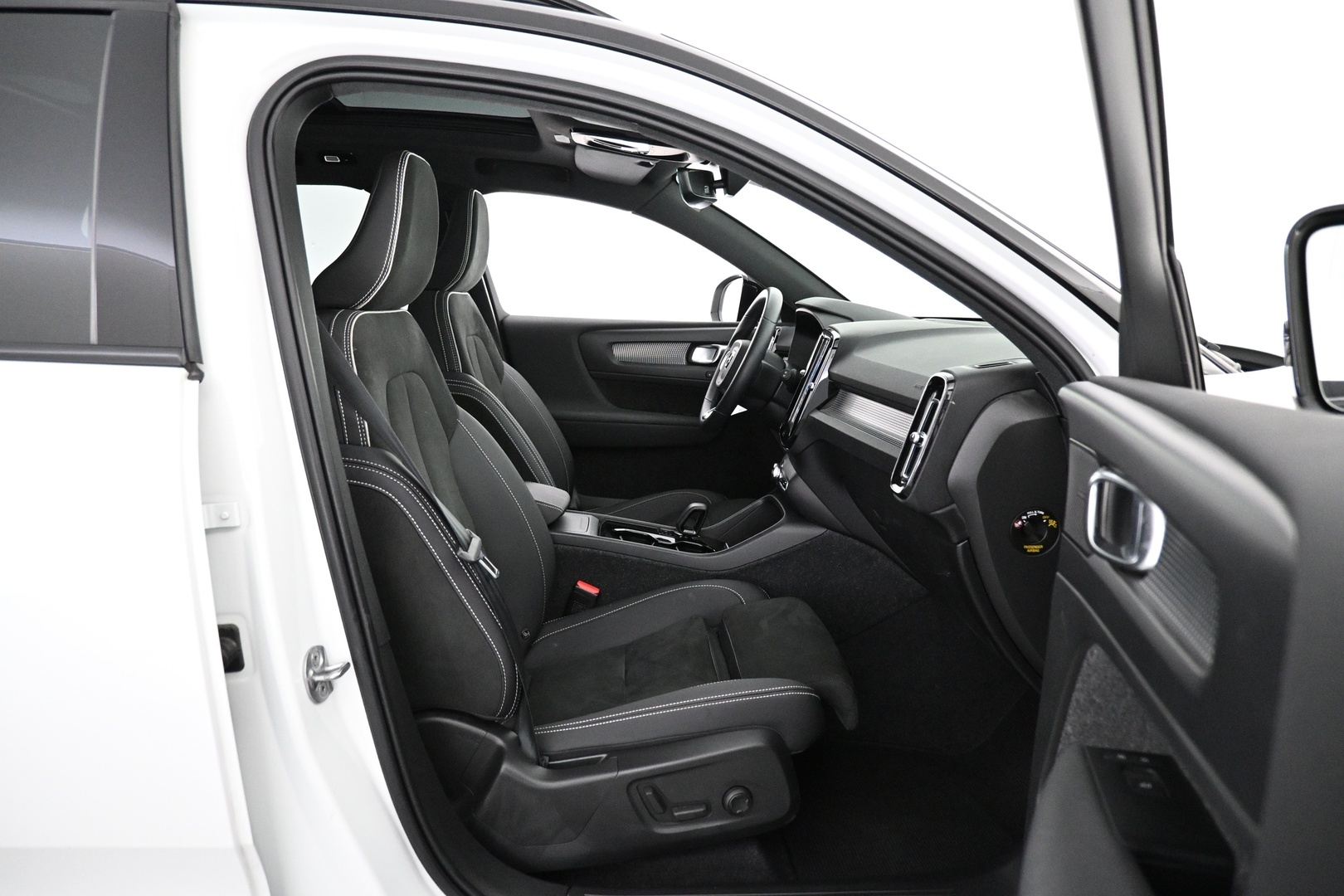 VOLVO XC40 2022