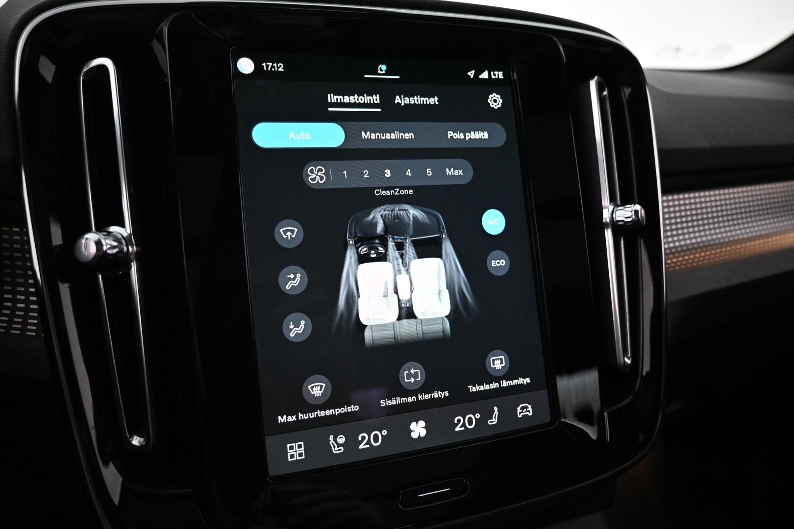 VOLVO XC40 2022