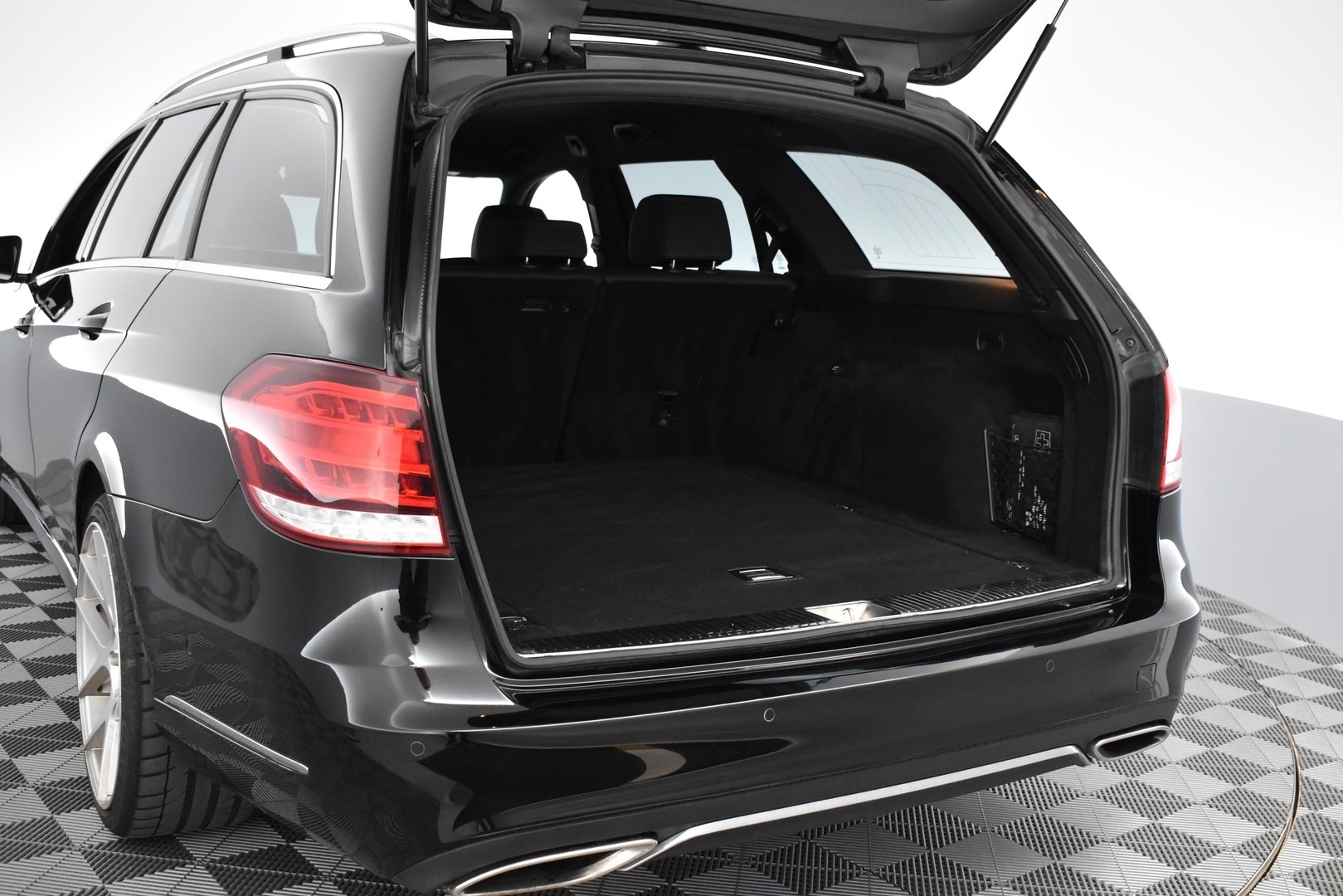 MERCEDES-BENZ E 2015