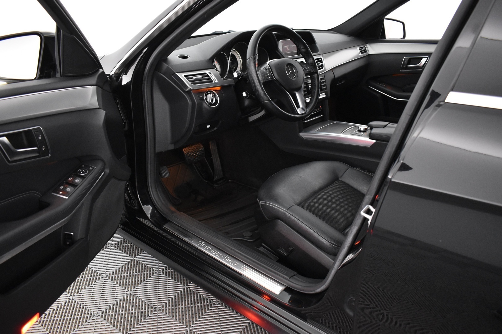 MERCEDES-BENZ E 2015