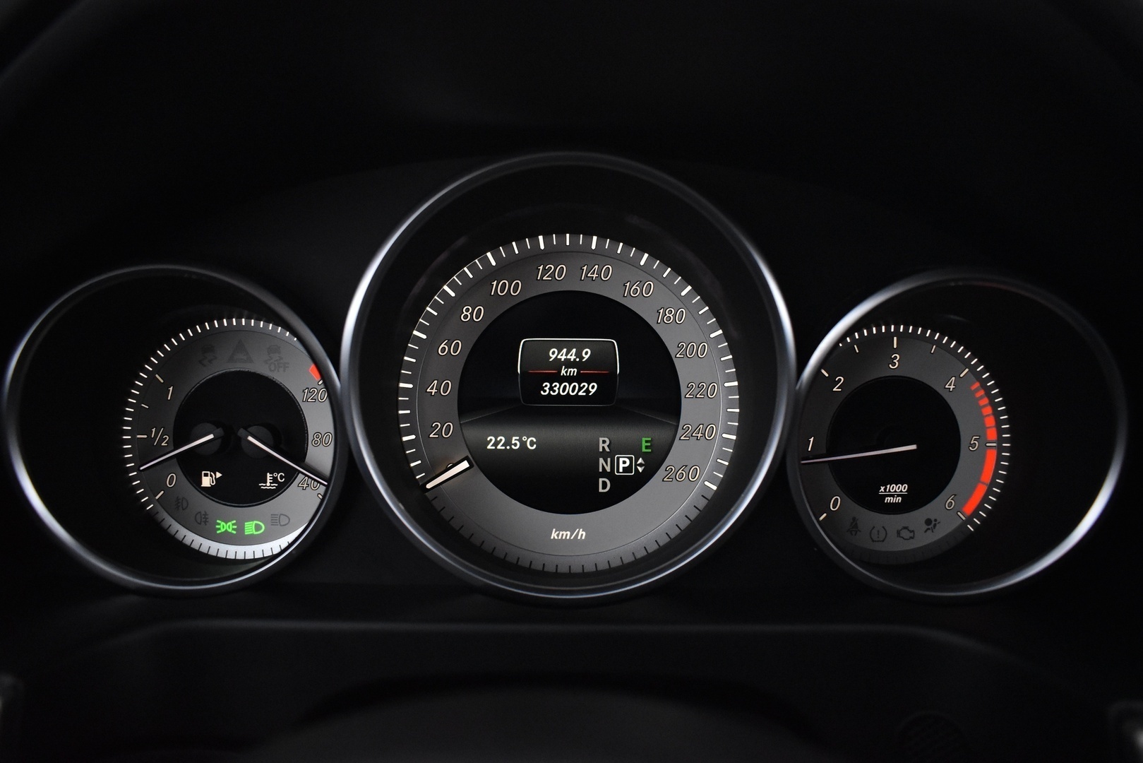 MERCEDES-BENZ E 2015